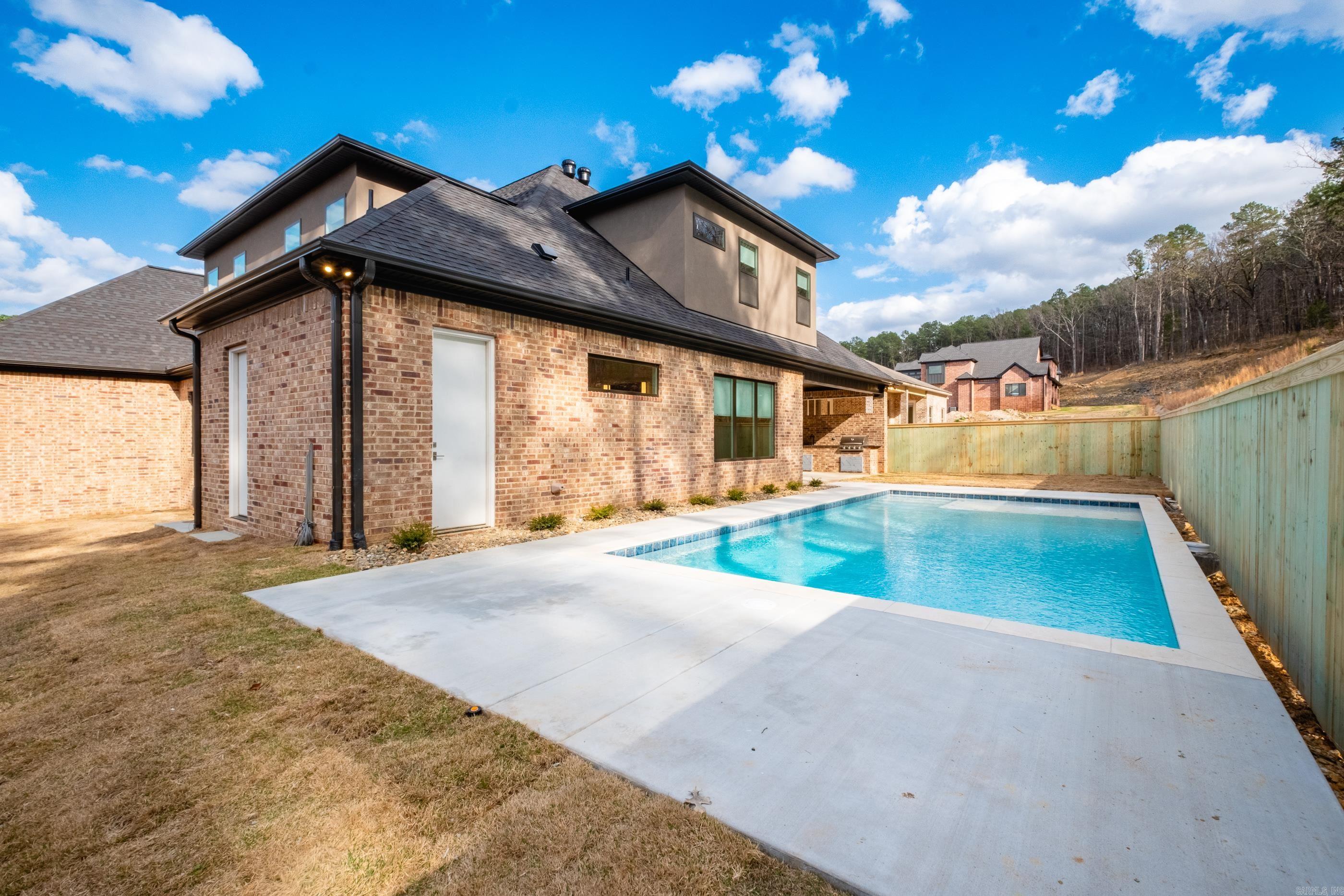 CHENAL VALLEY ABINGTON COURT - Residential