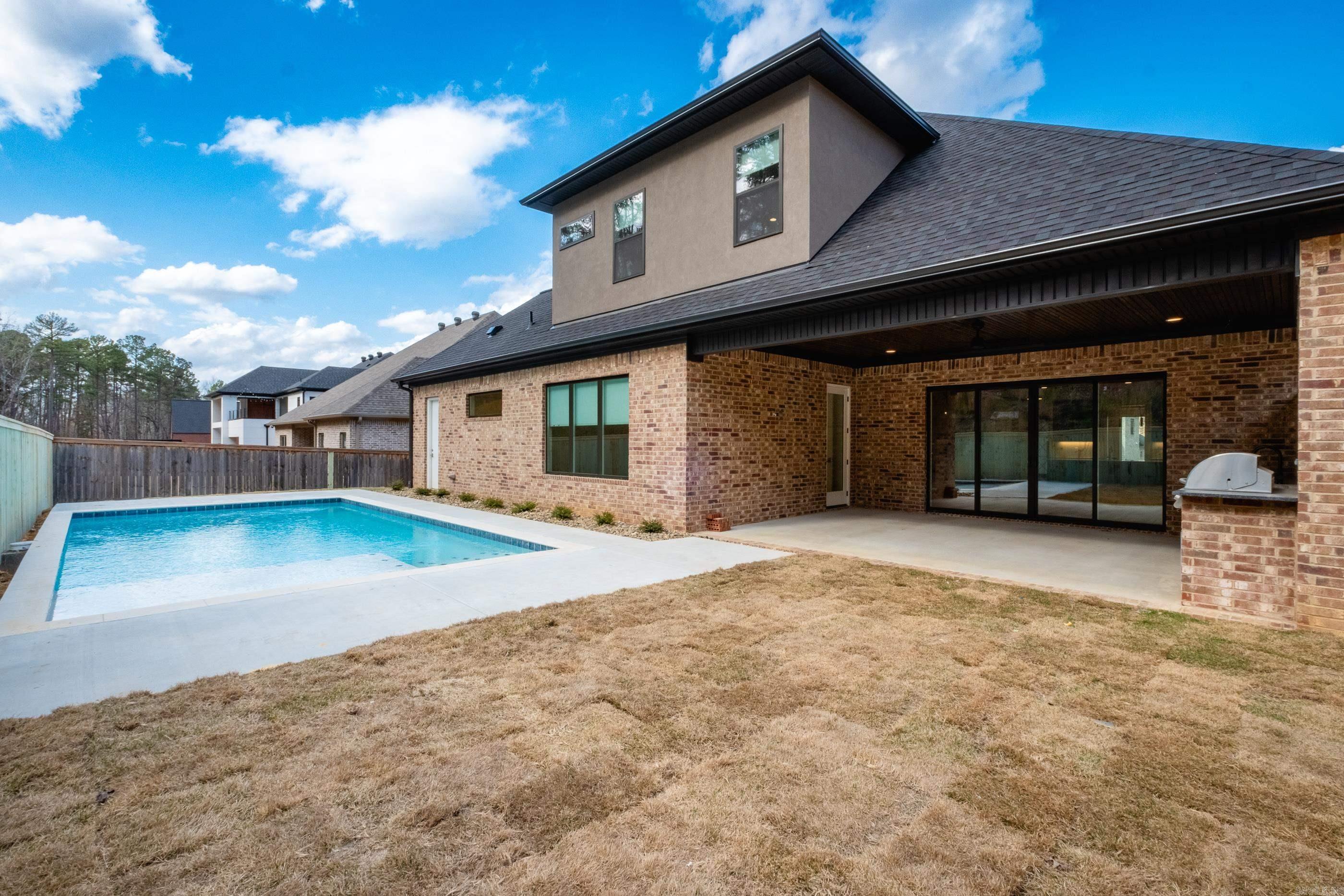 CHENAL VALLEY ABINGTON COURT - Residential