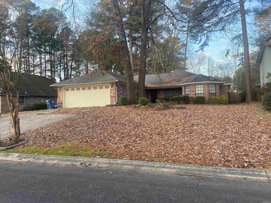 Wonderful, three bedroom, 2 bathroom home, with an open floor plan, sunporch, two car garage, on a flat shaded lot. This home has a fully fenced back yard, with large established trees, tons of space. This home is perfect for anyone who commutes to Little Rock, but prefers to live in the quiet community of Maumelle. Walking trails, golf courses, and parks are all over this great town, making it perfect for people of any age.