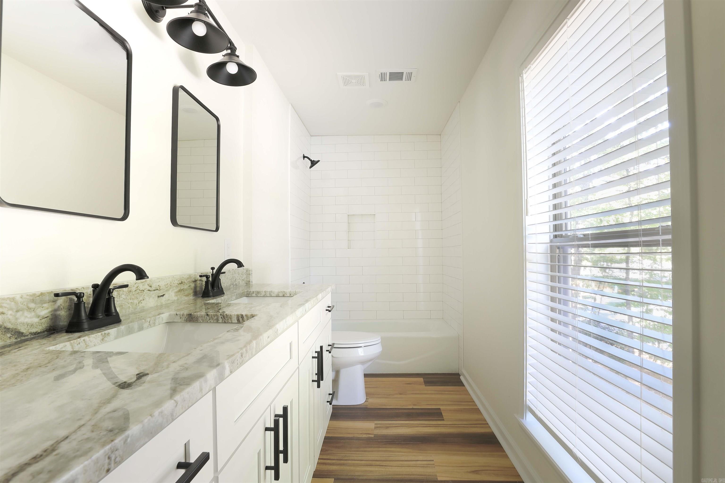 COLONIAL PARK - Residential