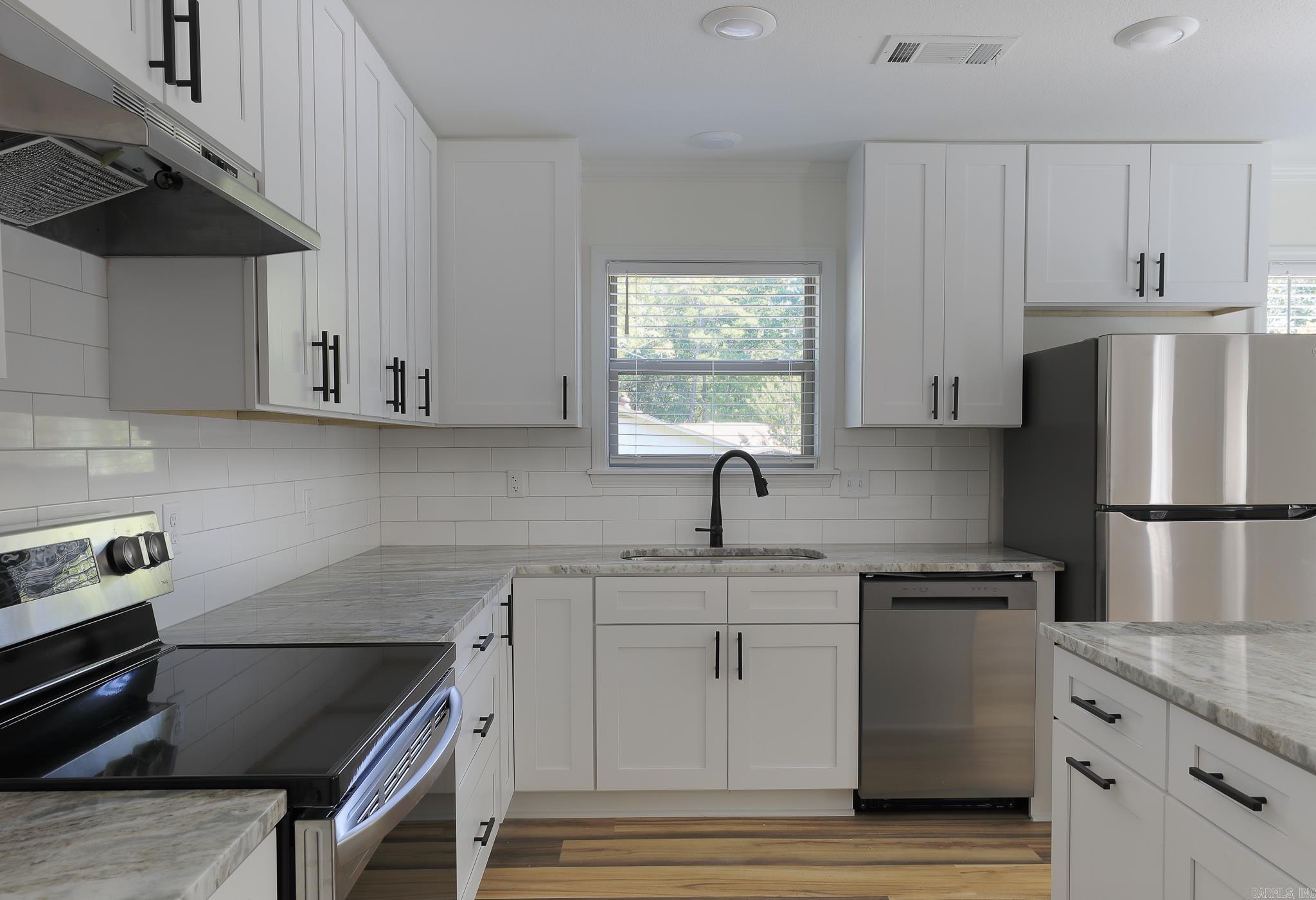 COLONIAL PARK - Residential