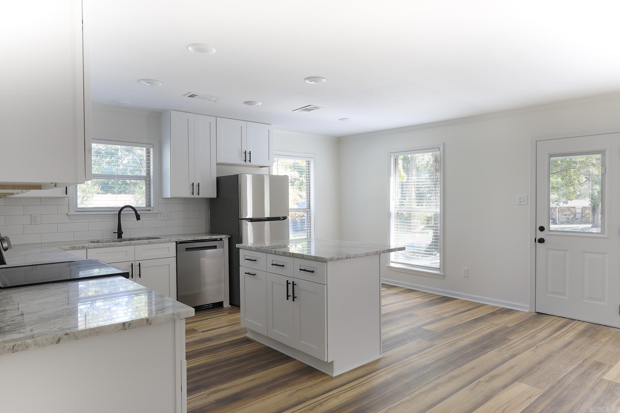 COLONIAL PARK - Residential