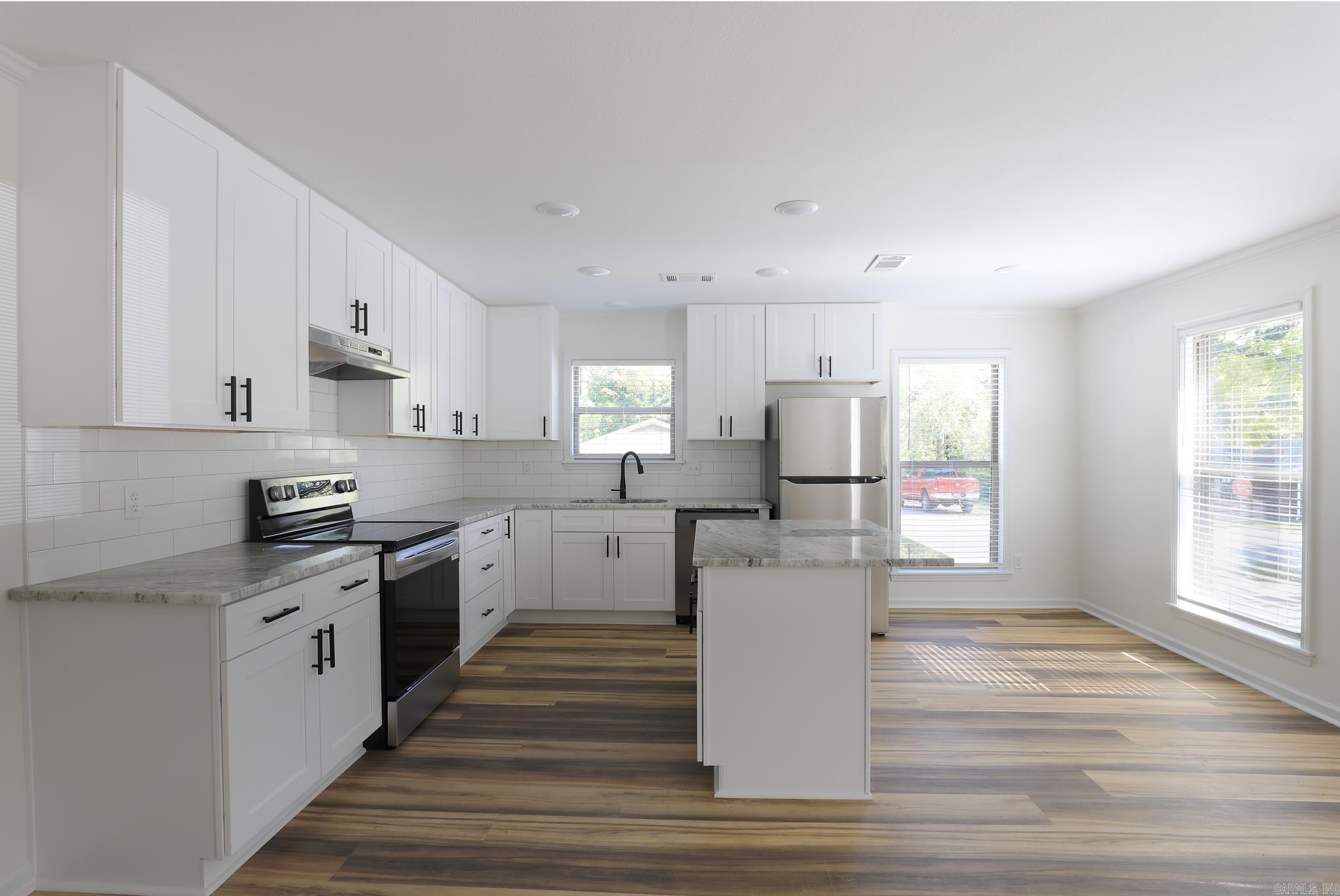 COLONIAL PARK - Residential