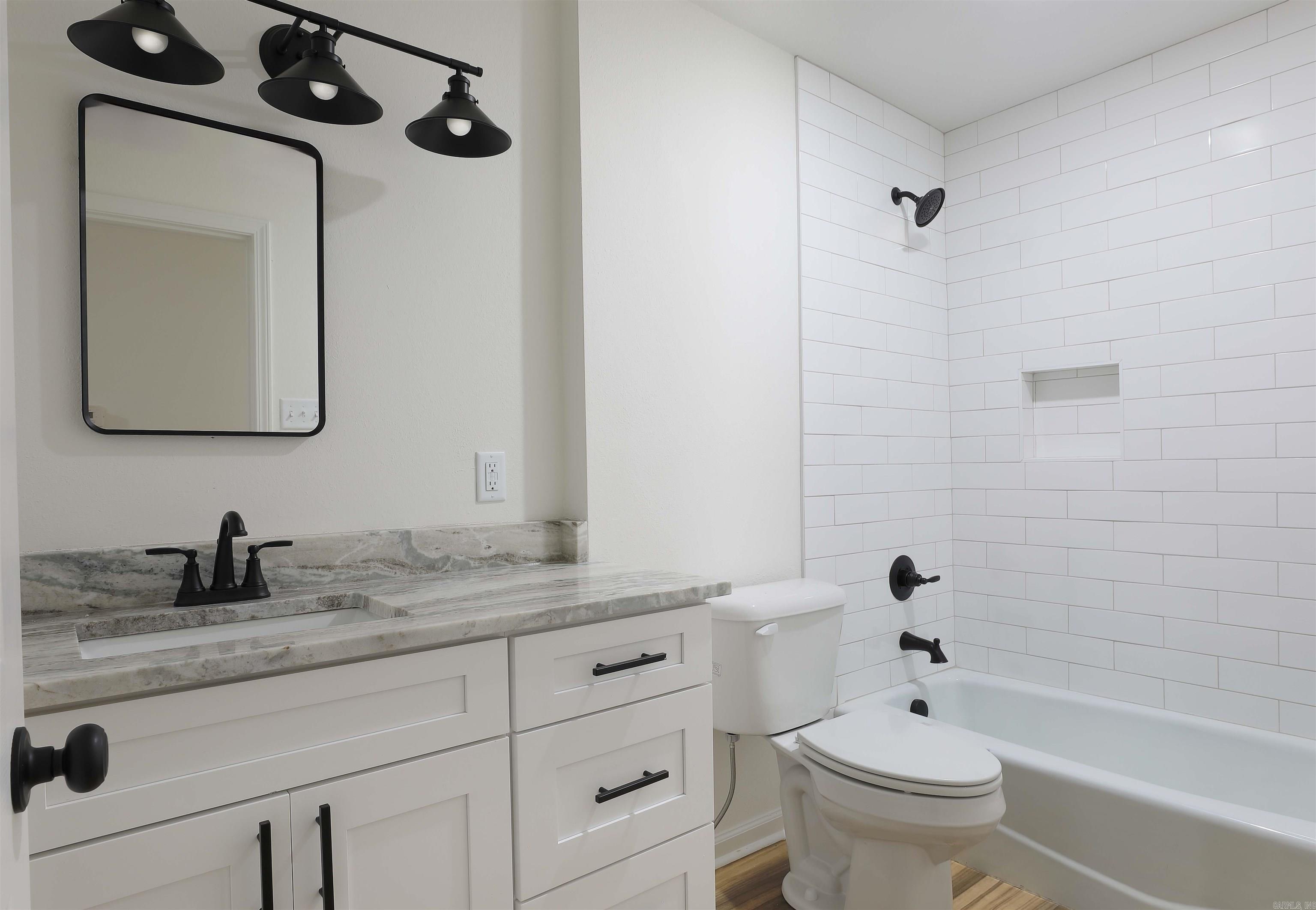 COLONIAL PARK - Residential