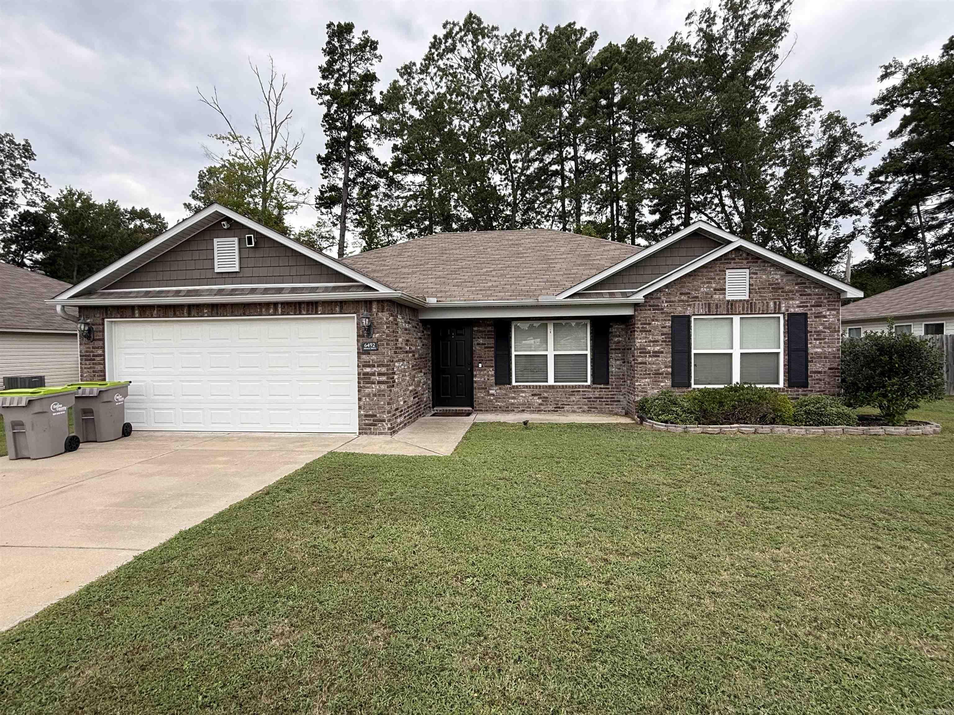 Beautiful well maintained 3 bed, 2 bath home, open concept with large bar area for easy entertaining. Fenced backyard and landscaped front area that provides great curb appeal. Above ground pool, firepit and refrigerator to convey.