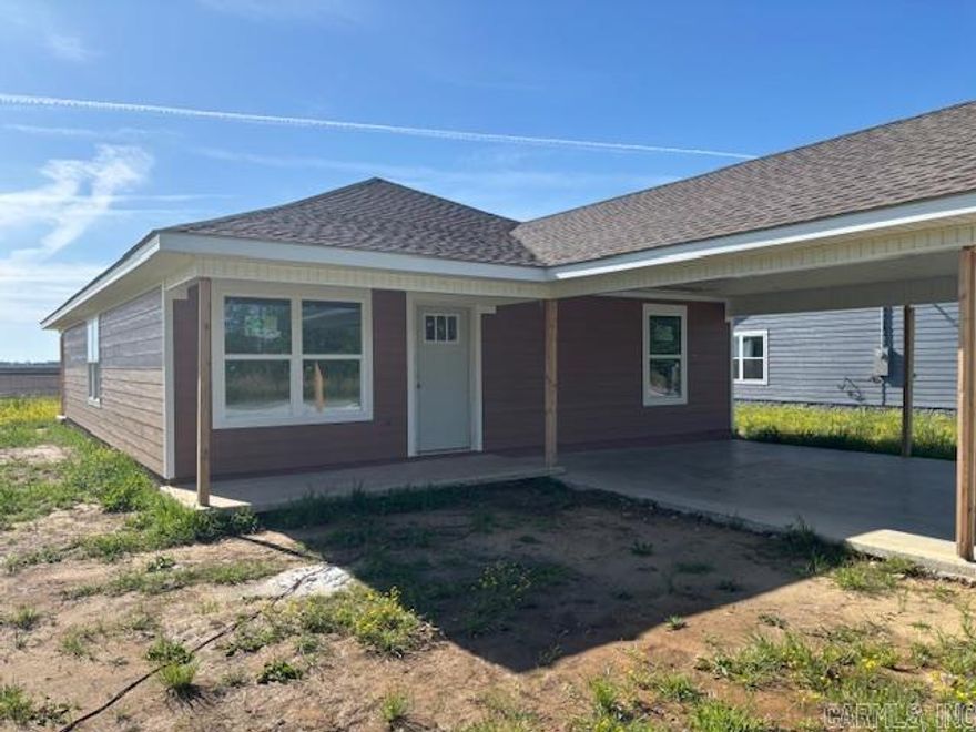 NEW CONSTRUCTION! Beautiful new construction in Hoxie, Arkansas. Three bedrooms, two full bathrooms. Acid stained floors, open/split floorplan. 10 foot ceilings. Solid surface countertops and stainless steel appliances. Two car carport. Hardy board siding. Large corner lot. Interior pictures are from an identical home already complete.