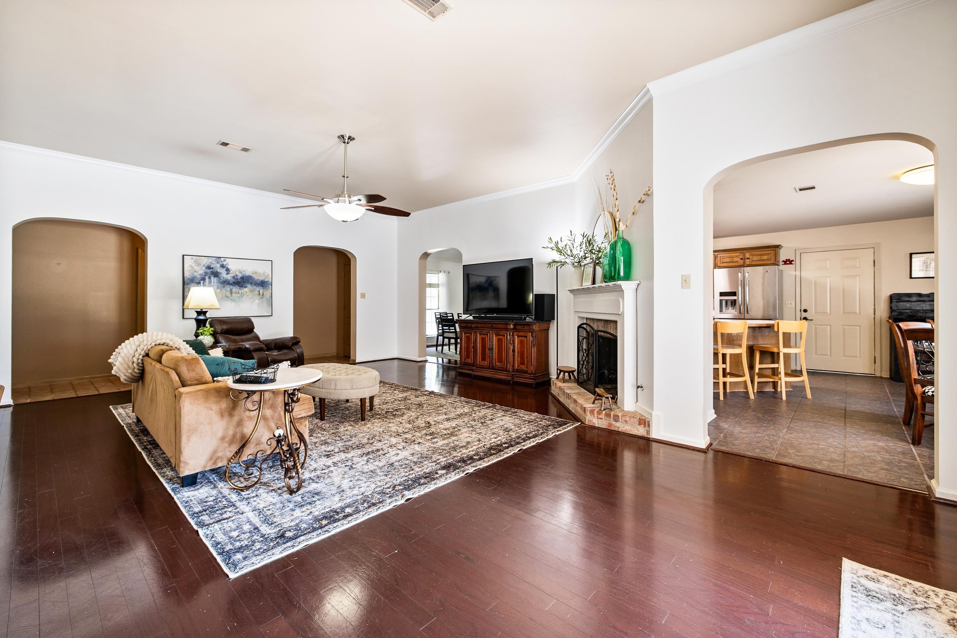 WELLINGTON POINTE - Residential