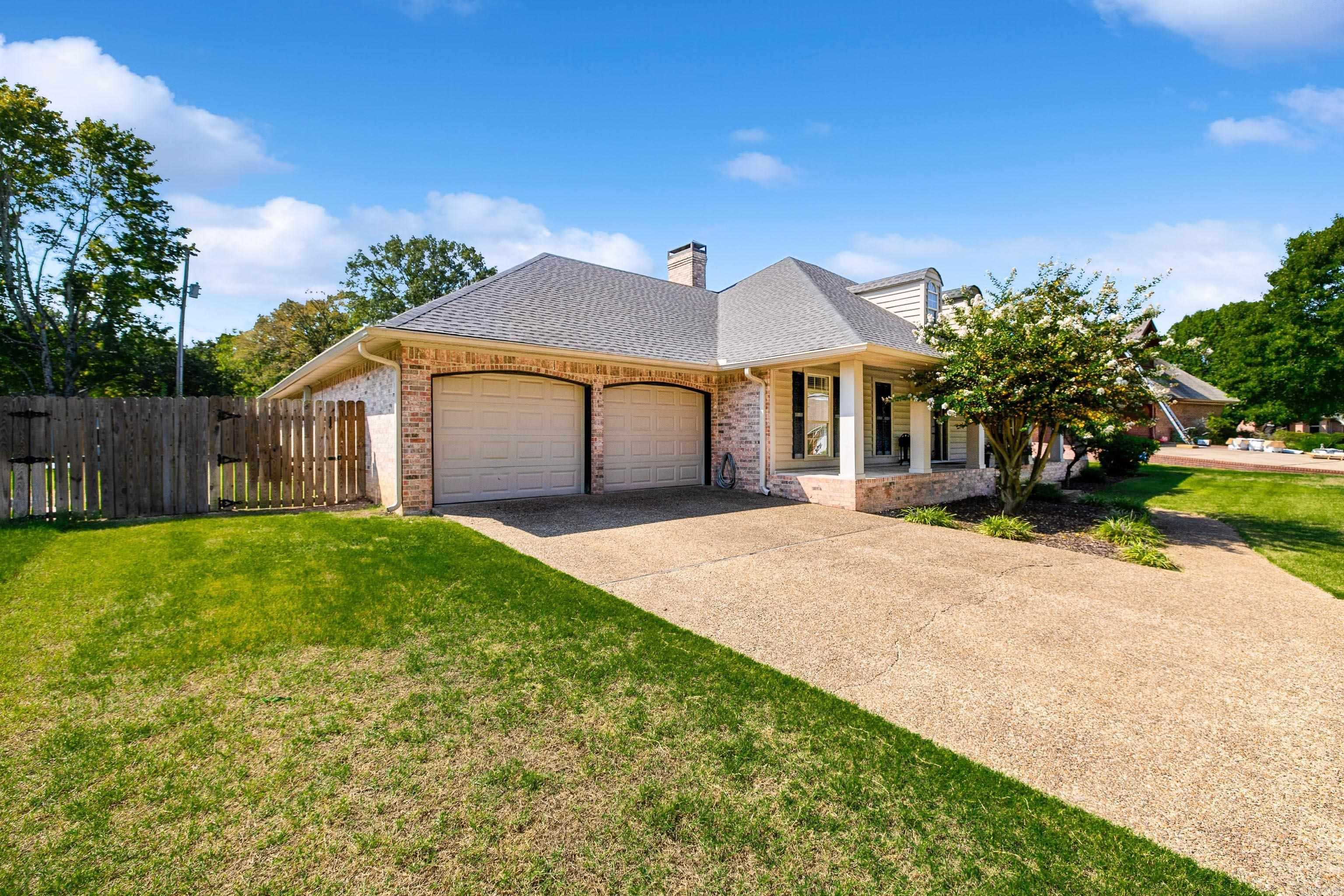WELLINGTON POINTE - Residential