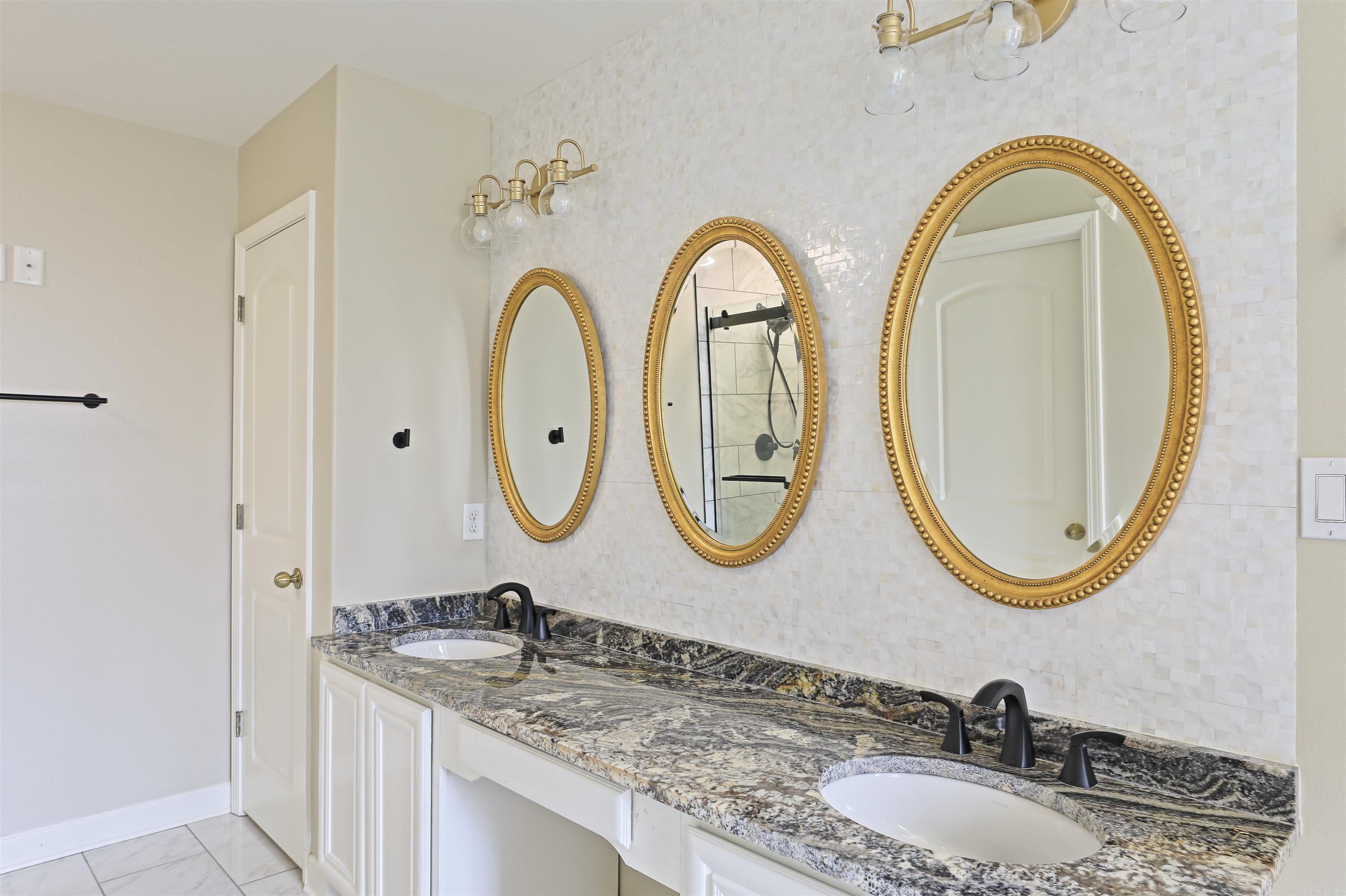 SUNSET VALLEY - Residential