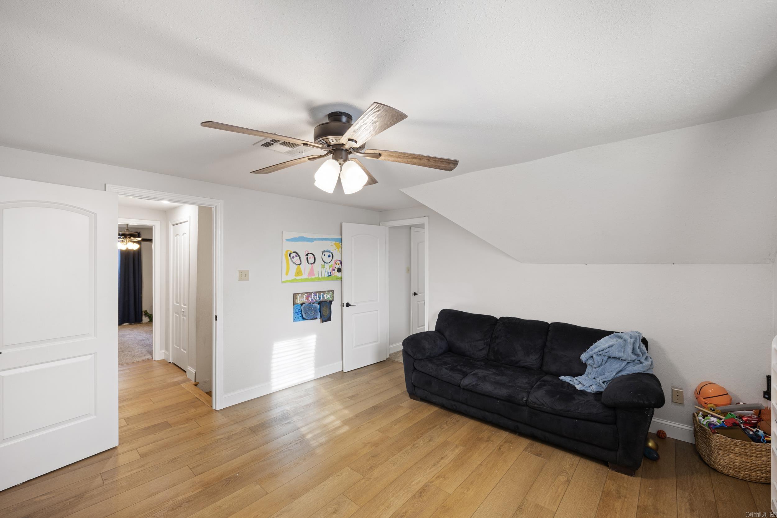 LANDS END - Residential