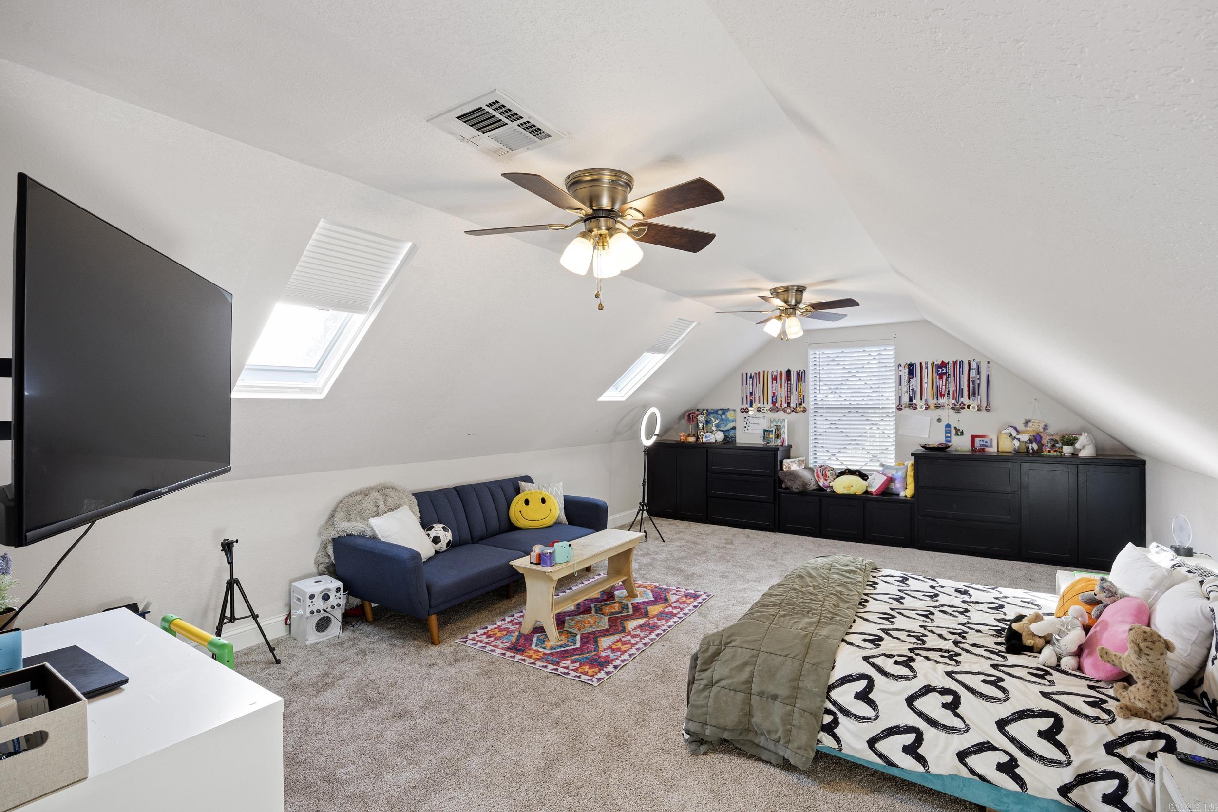 LANDS END - Residential