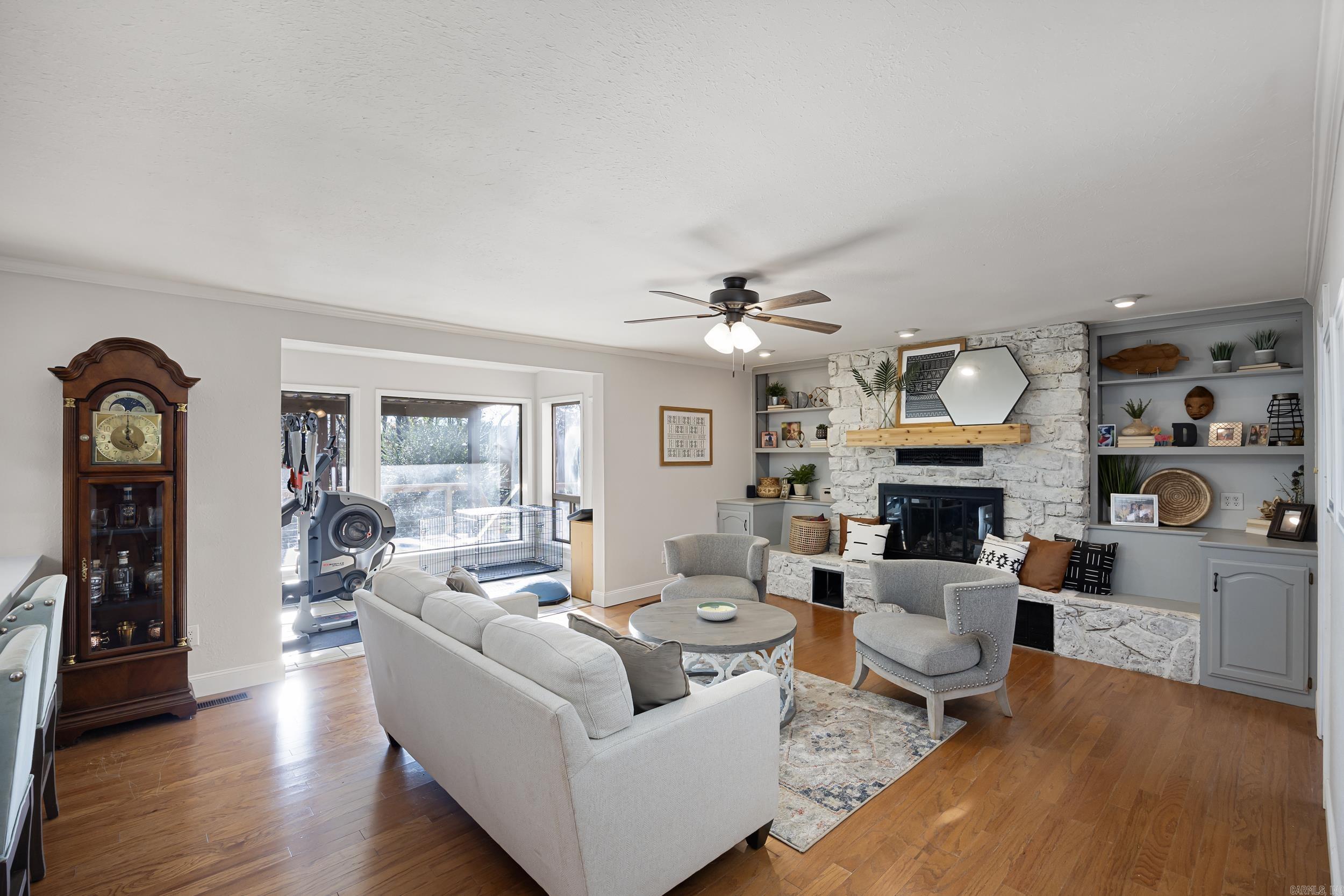 LANDS END - Residential