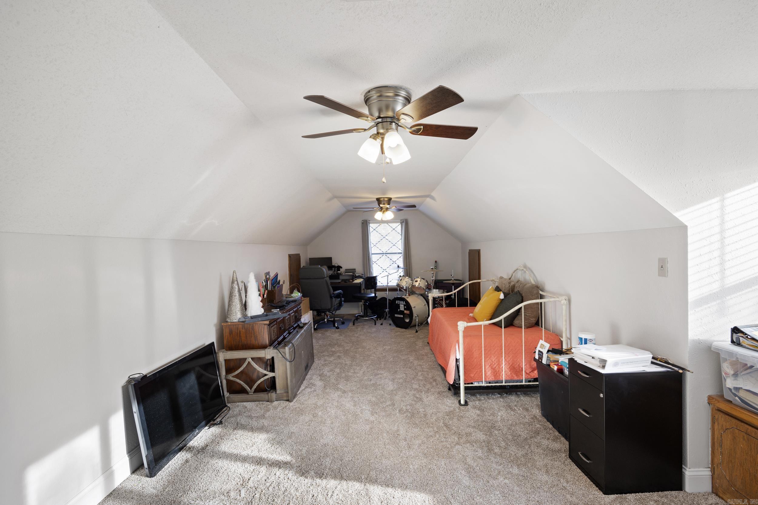 LANDS END - Residential