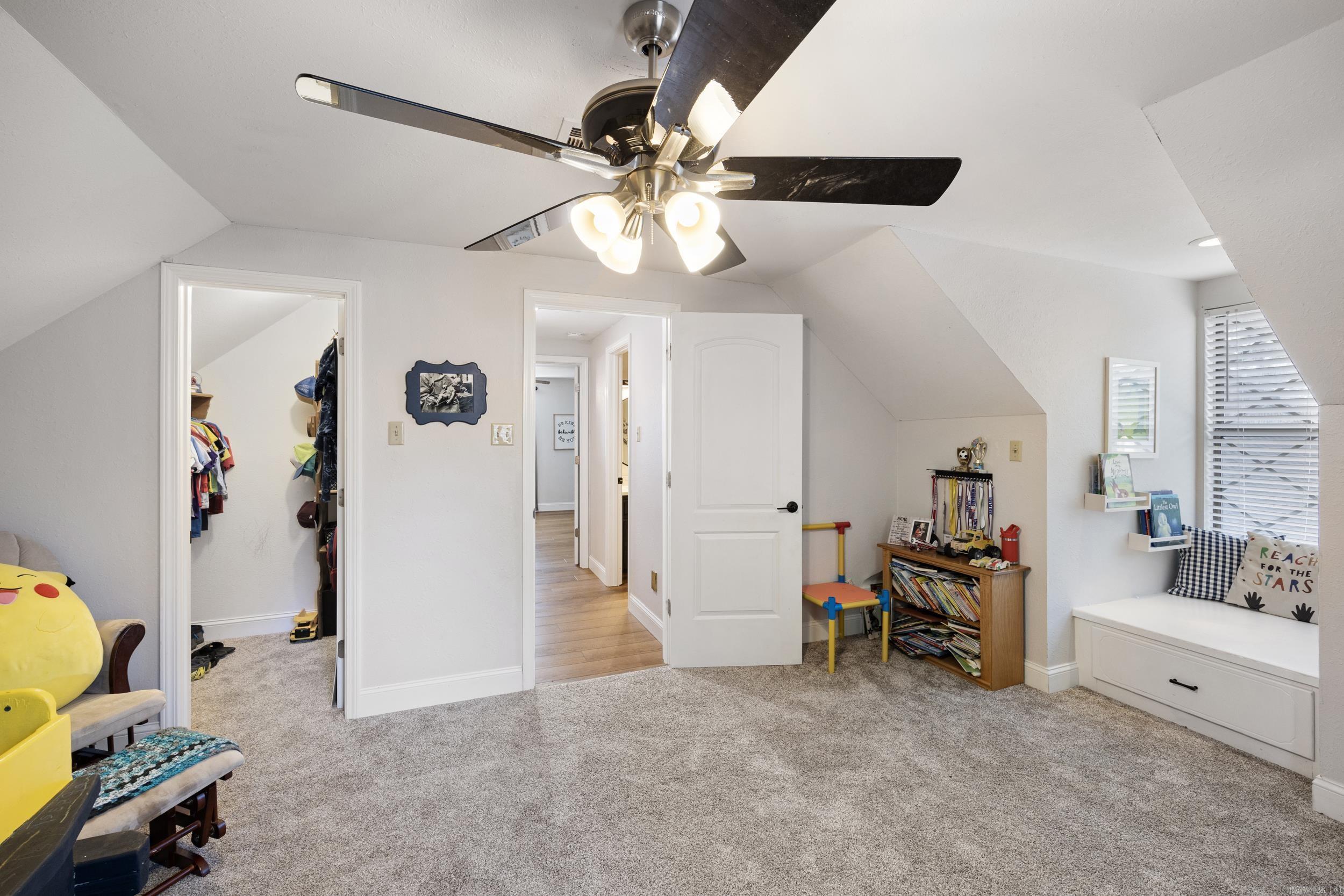 LANDS END - Residential