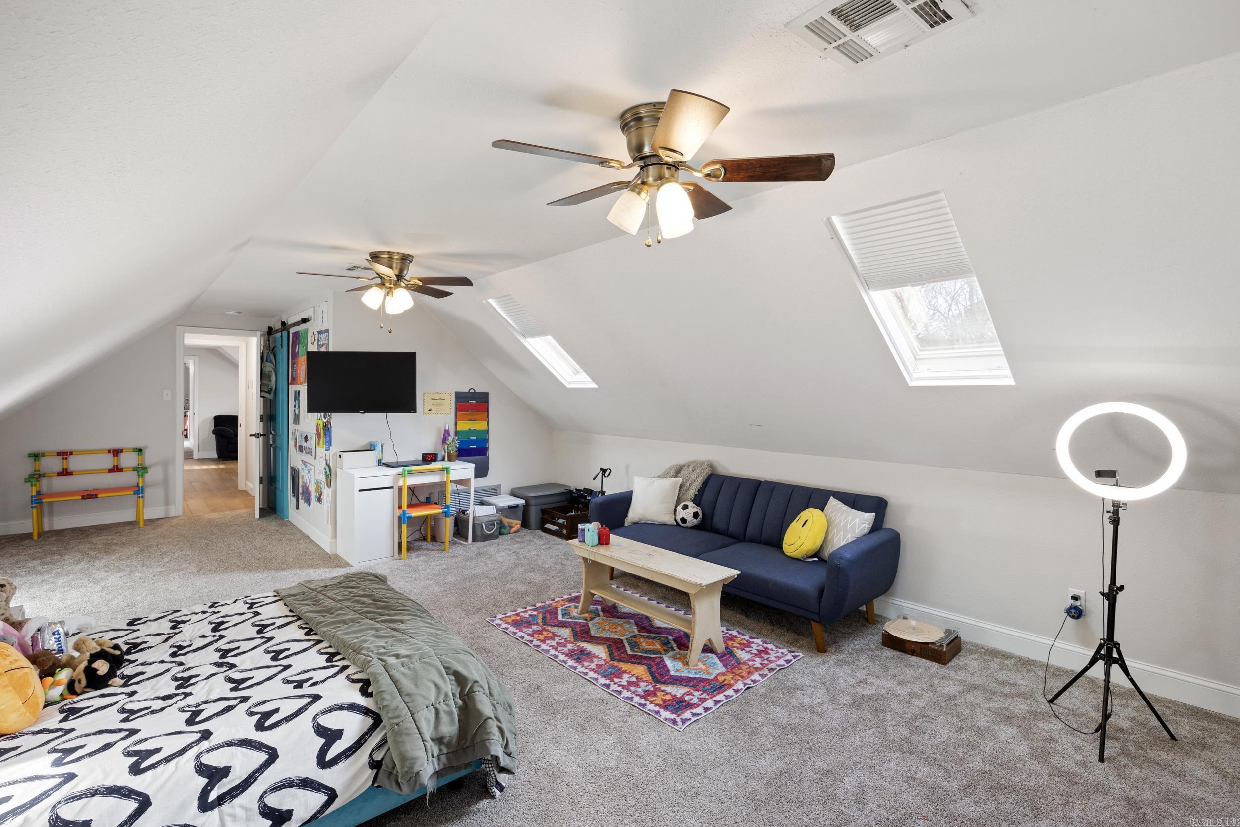 LANDS END - Residential