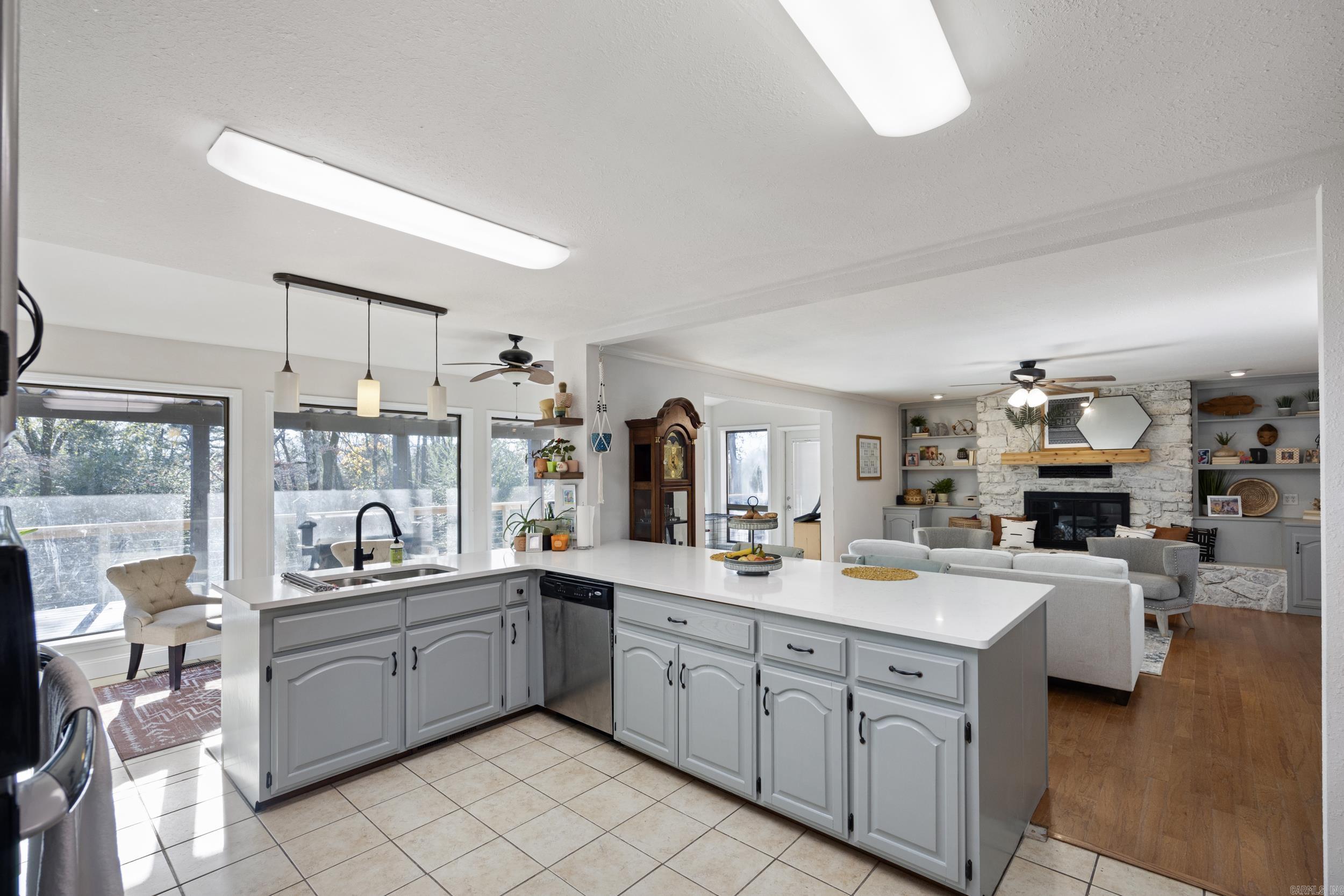 LANDS END - Residential