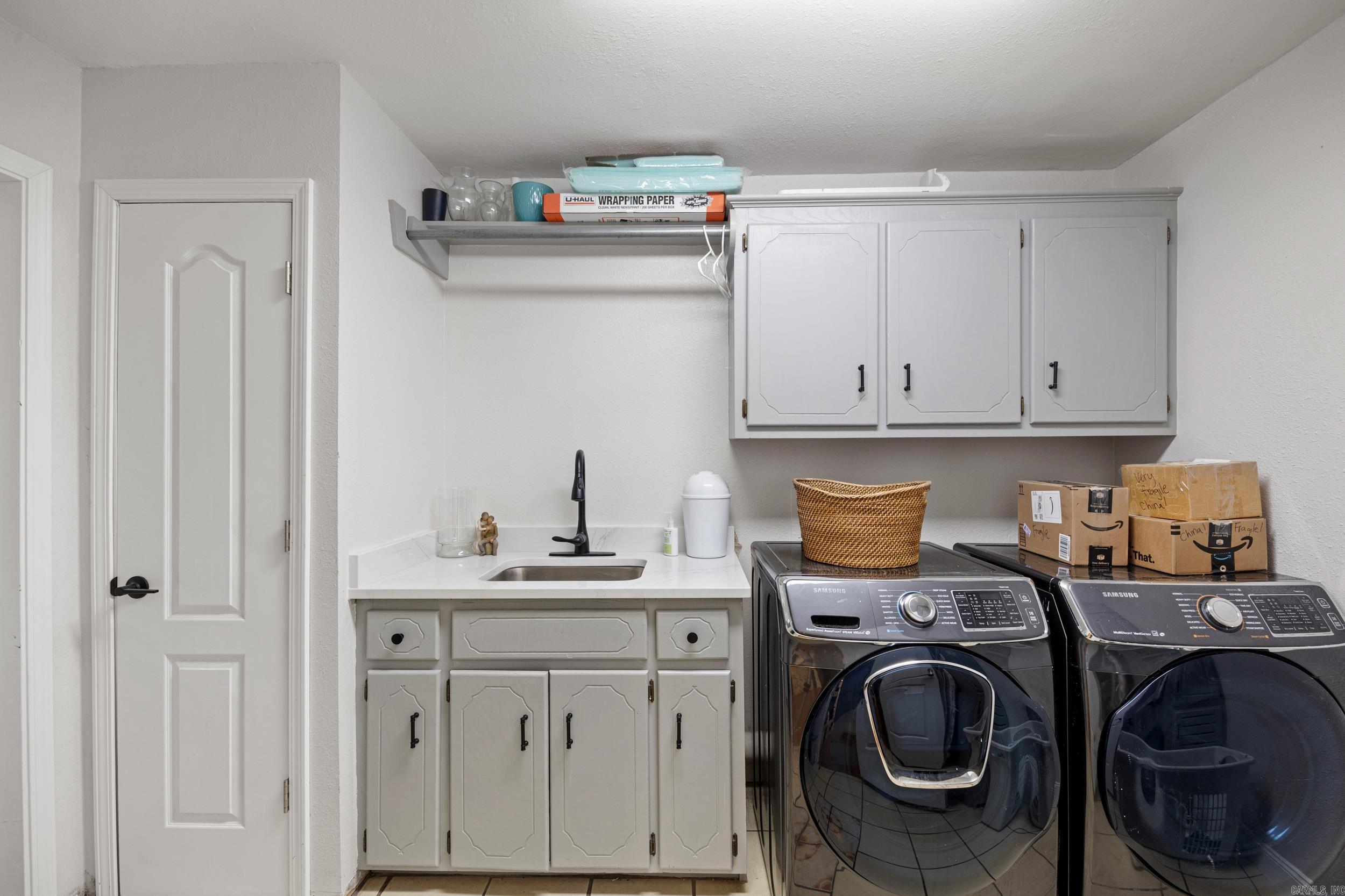 LANDS END - Residential