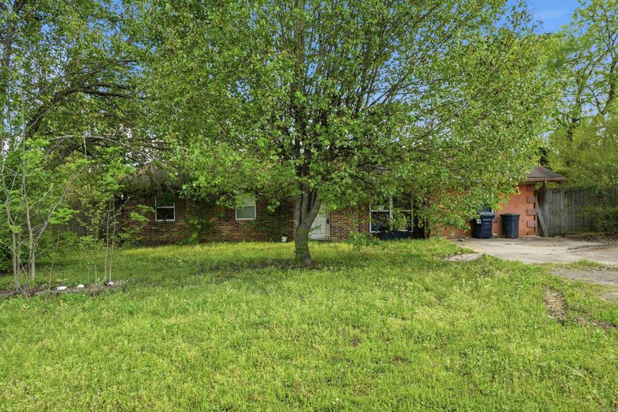 This 3-bedroom, 1.5-bath brick ranch sits in the heart of Mt. Vernon, Arkansas on a generous 1.53-acre lot and is being offered at an attractive price point for buyers with vision. Close to Greenbrier and Vilonia, with both within 20-25 minutes, the location offers small-town charm with easy access to nearby communities. Large shop wired for electricity.   Whether you're looking for a flip, a rental renovation, or a project home with elbow room, this one checks the boxes on space and price. Sold in its current condition. Buyer to verify all information. Professional pictures coming soon.