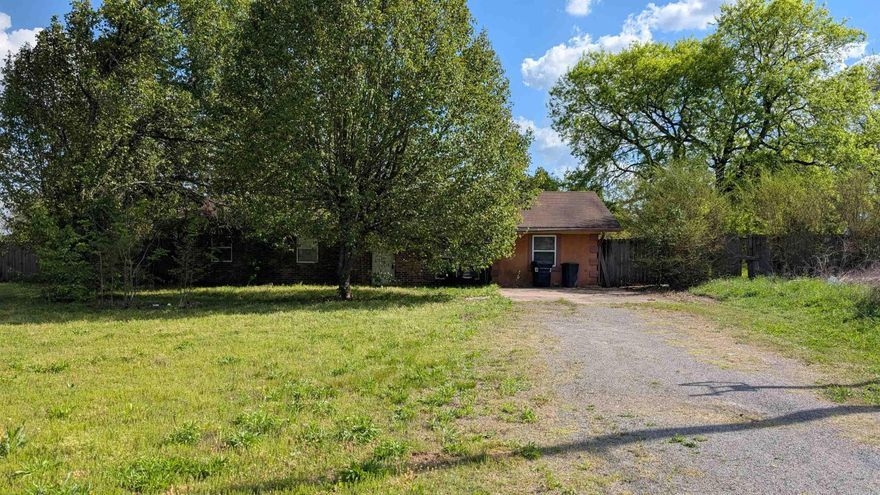 This 3-bedroom, 1.5-bath brick ranch sits in the heart of Mt. Vernon, Arkansas on a generous 1.53-acre lot and is being offered at an attractive price point for buyers with vision. Close to Greenbrier and Vilonia, with both within 20-25 minutes, the location offers small-town charm with easy access to nearby communities. Large shop wired for electricity.   Whether you're looking for a flip, a rental renovation, or a project home with elbow room, this one checks the boxes on space and price. Sold in its current condition. Buyer to verify all information. Professional pictures coming soon.