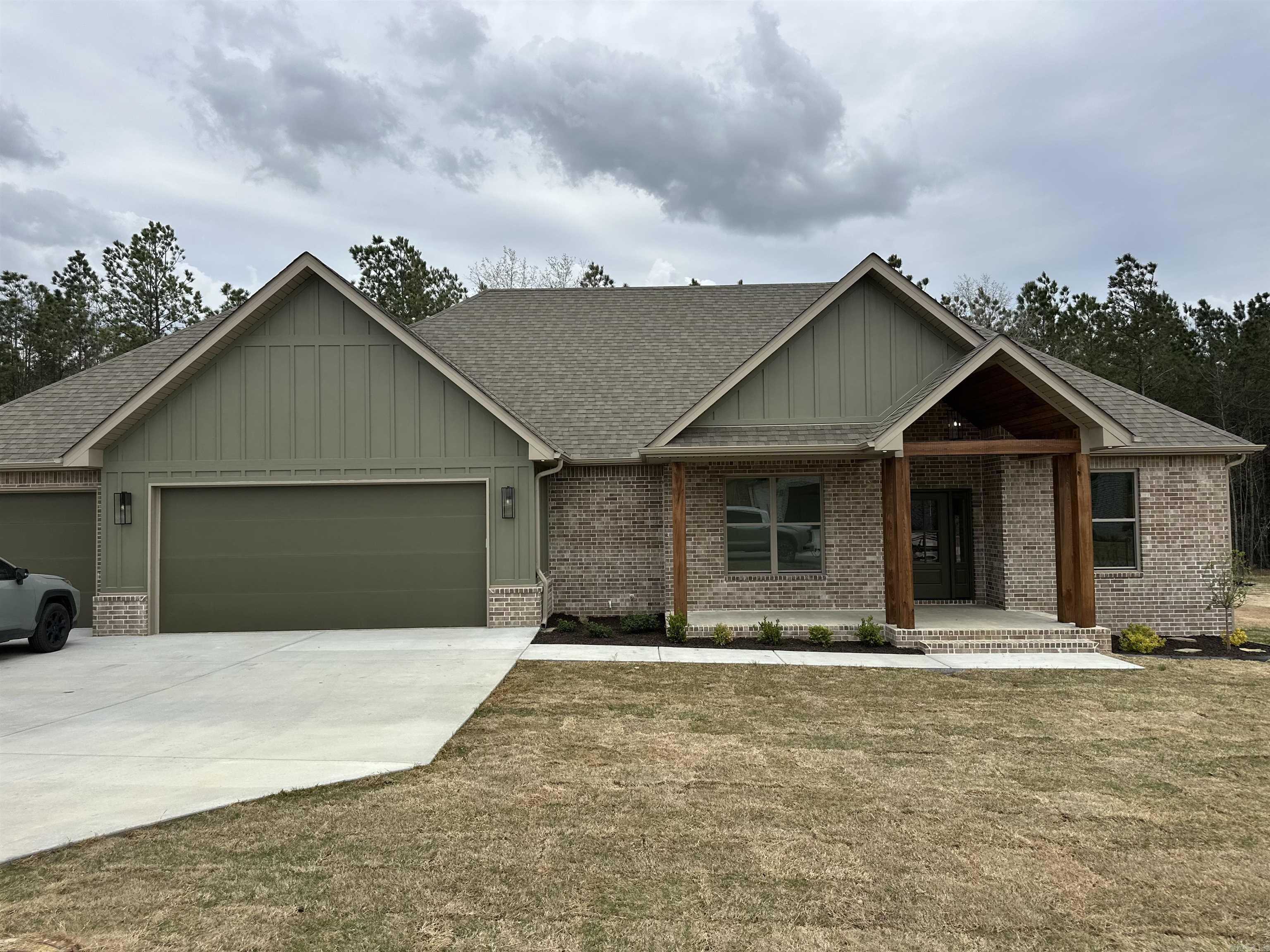 Beautiful New Construction Home 2000sqft 4 bed room and 2 bath 3 Car Garage