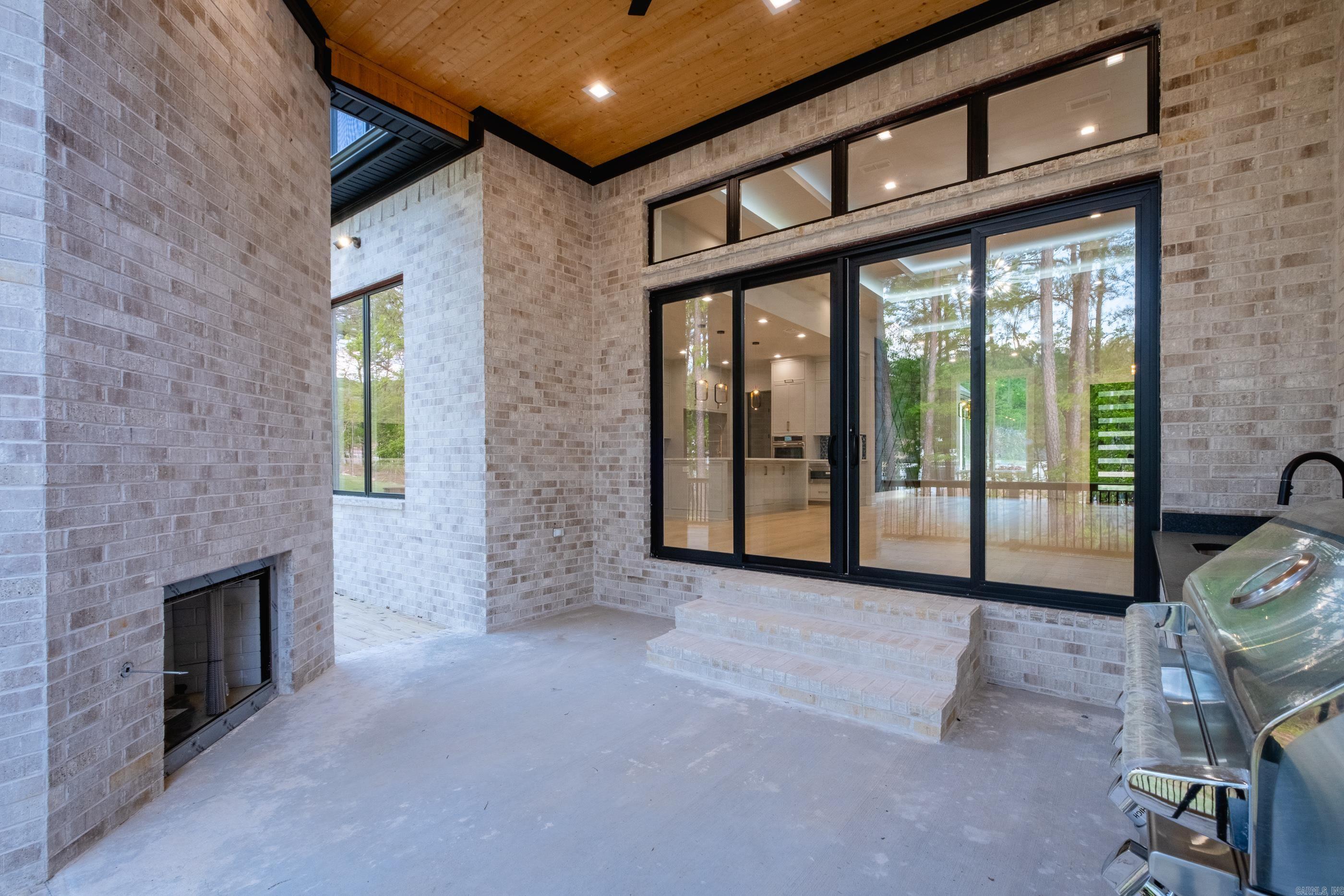 CHENAL VALLEY ABINGTON COURT - Residential