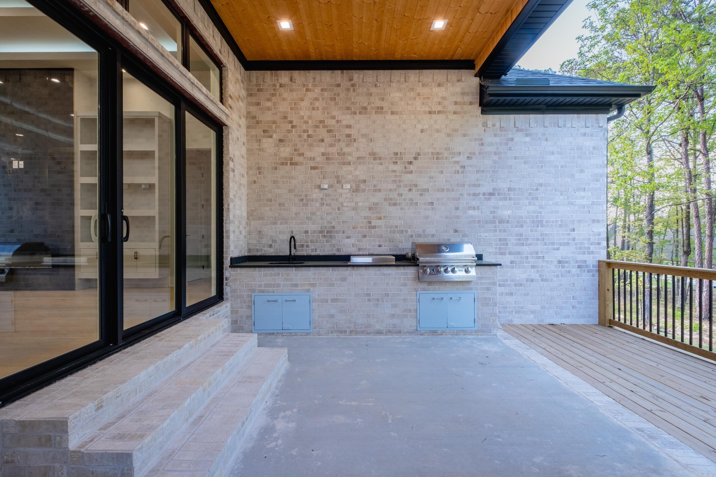 CHENAL VALLEY ABINGTON COURT - Residential