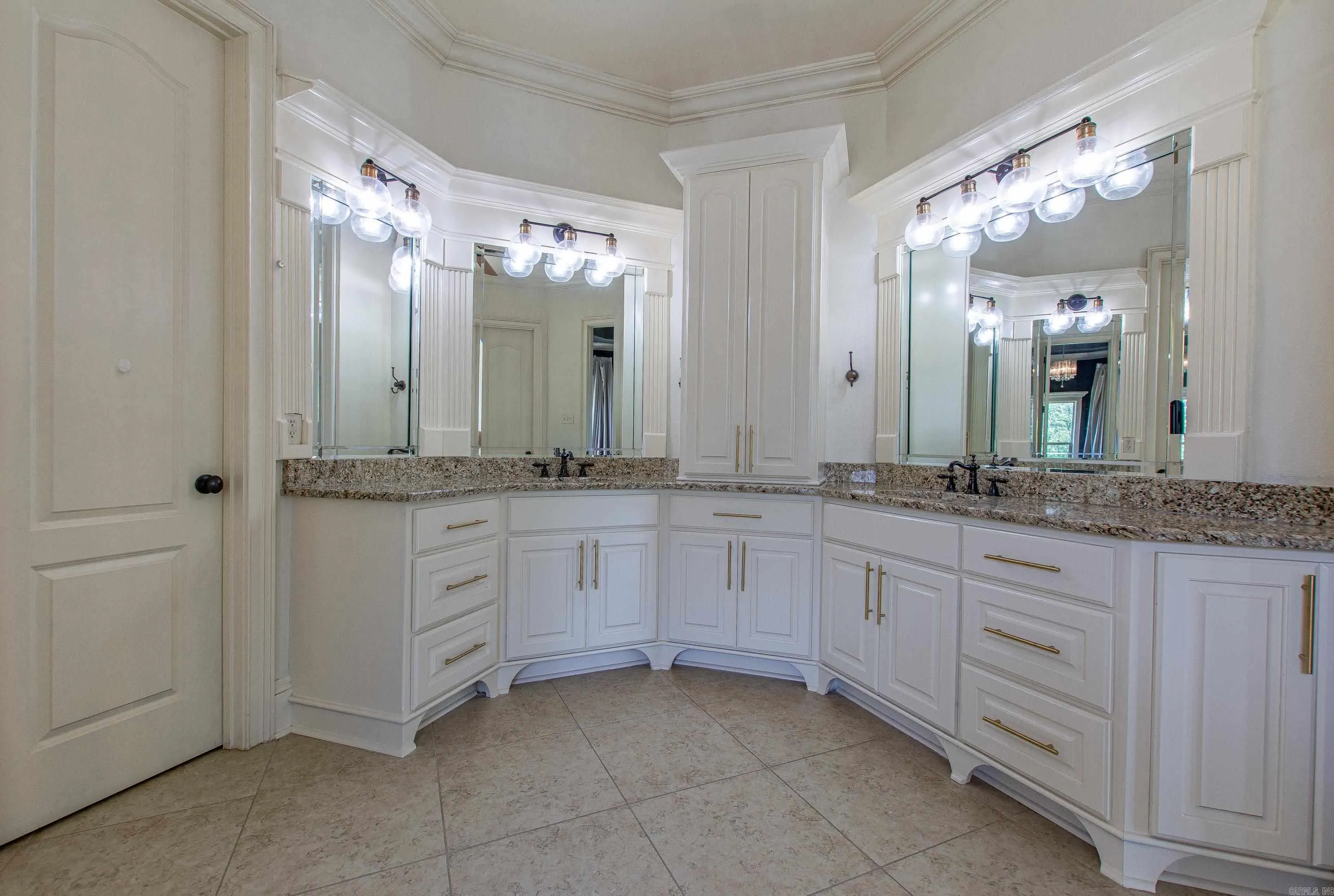 Little Rock, Arkansas 72207, United States, 4 Bedrooms Bedrooms, ,5 BathroomsBathrooms,Residential,Active,175780