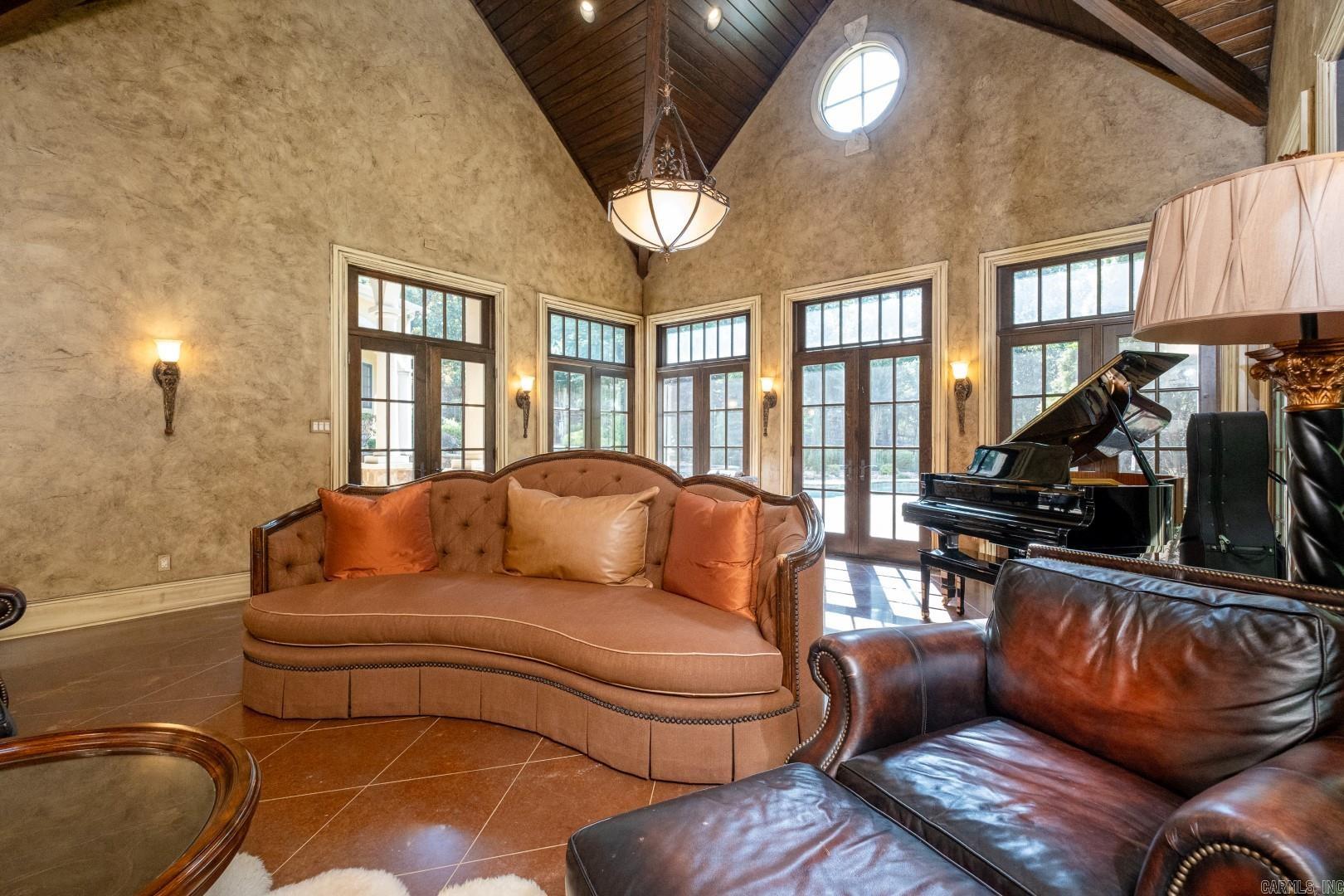 CHENAL DOWNS - Residential