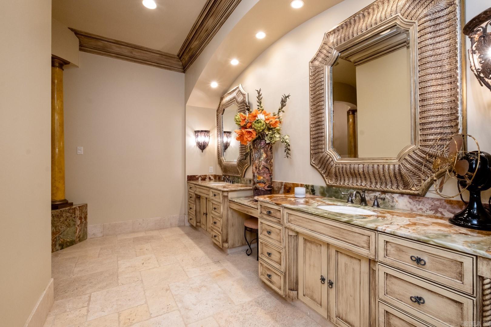 CHENAL DOWNS - Residential