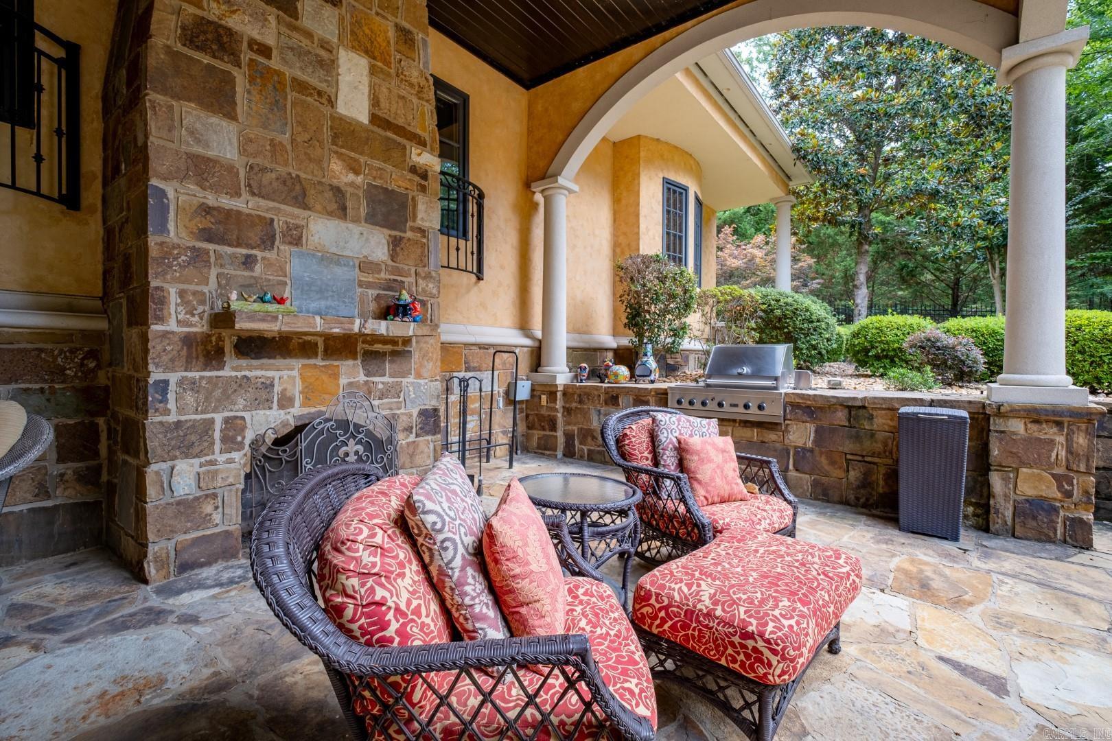 CHENAL DOWNS - Residential