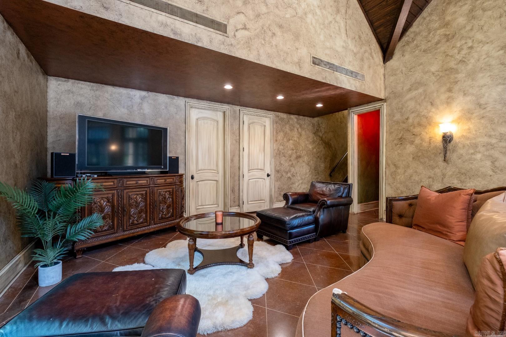 CHENAL DOWNS - Residential