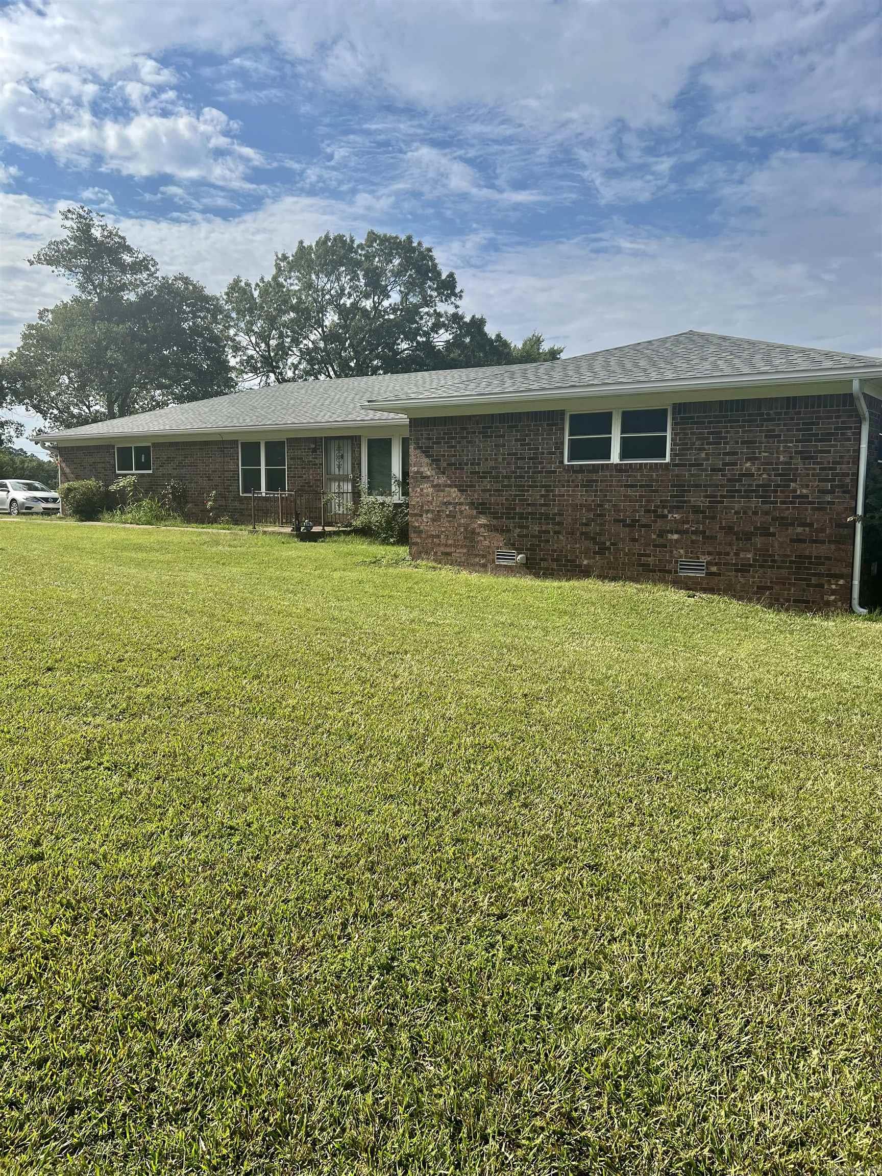 Are you needing a spacious home to raise your family? This 3 bed 2 bath 2107 sq ft on 3.48 acres could just be the place! Total electric,New roof in 2024, new windows 2023, fireplace inserter a cozy nights, 2 bay work shop, 2 car garage. Best of all, it's located in the Lake Hamilton School District and a short drive from all the shopping, dining, and activities that Hot Springs has to offer. Don't miss out on this fantastic opportunity!