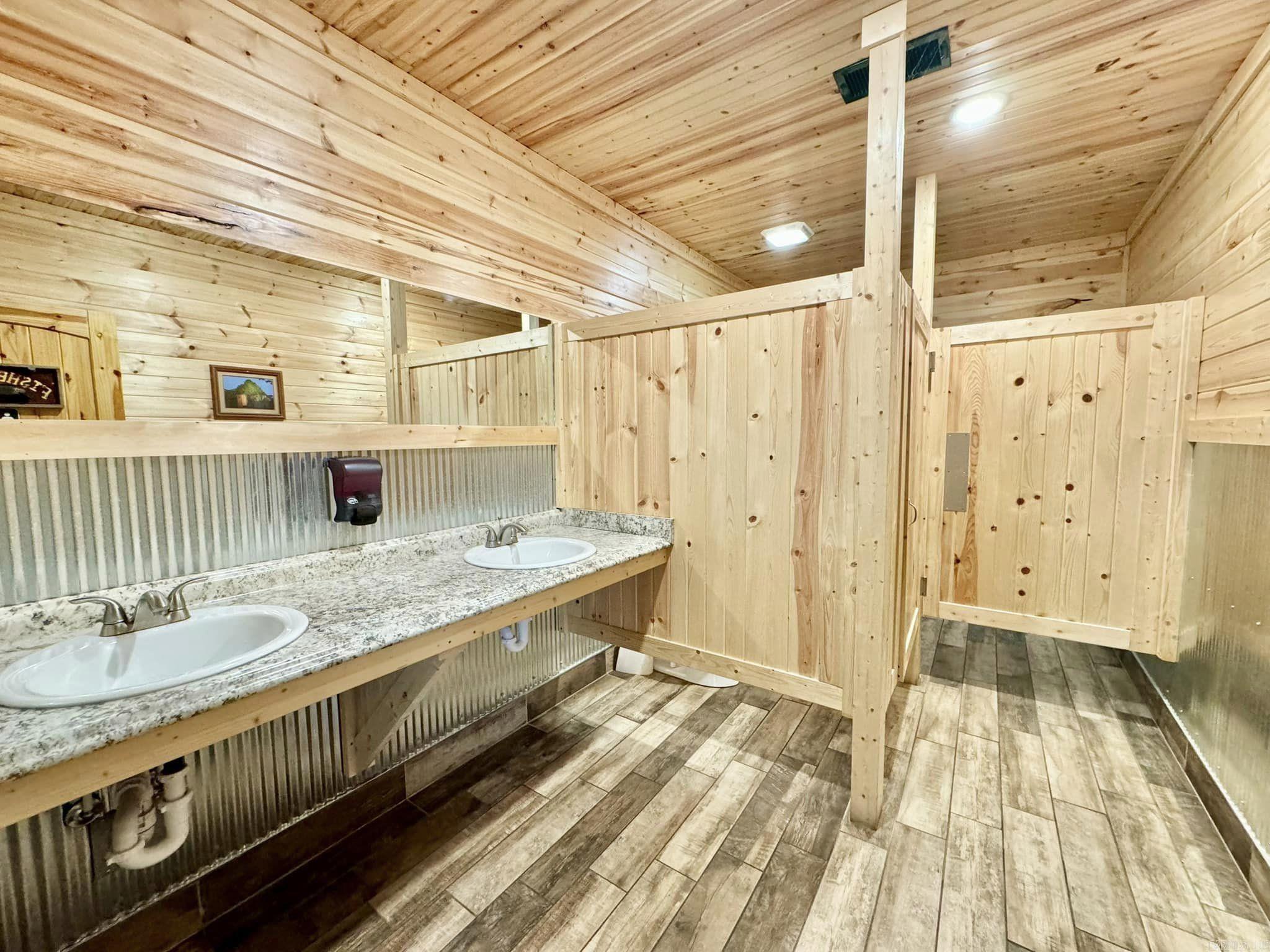 Metes & Bounds - Commercial Sale