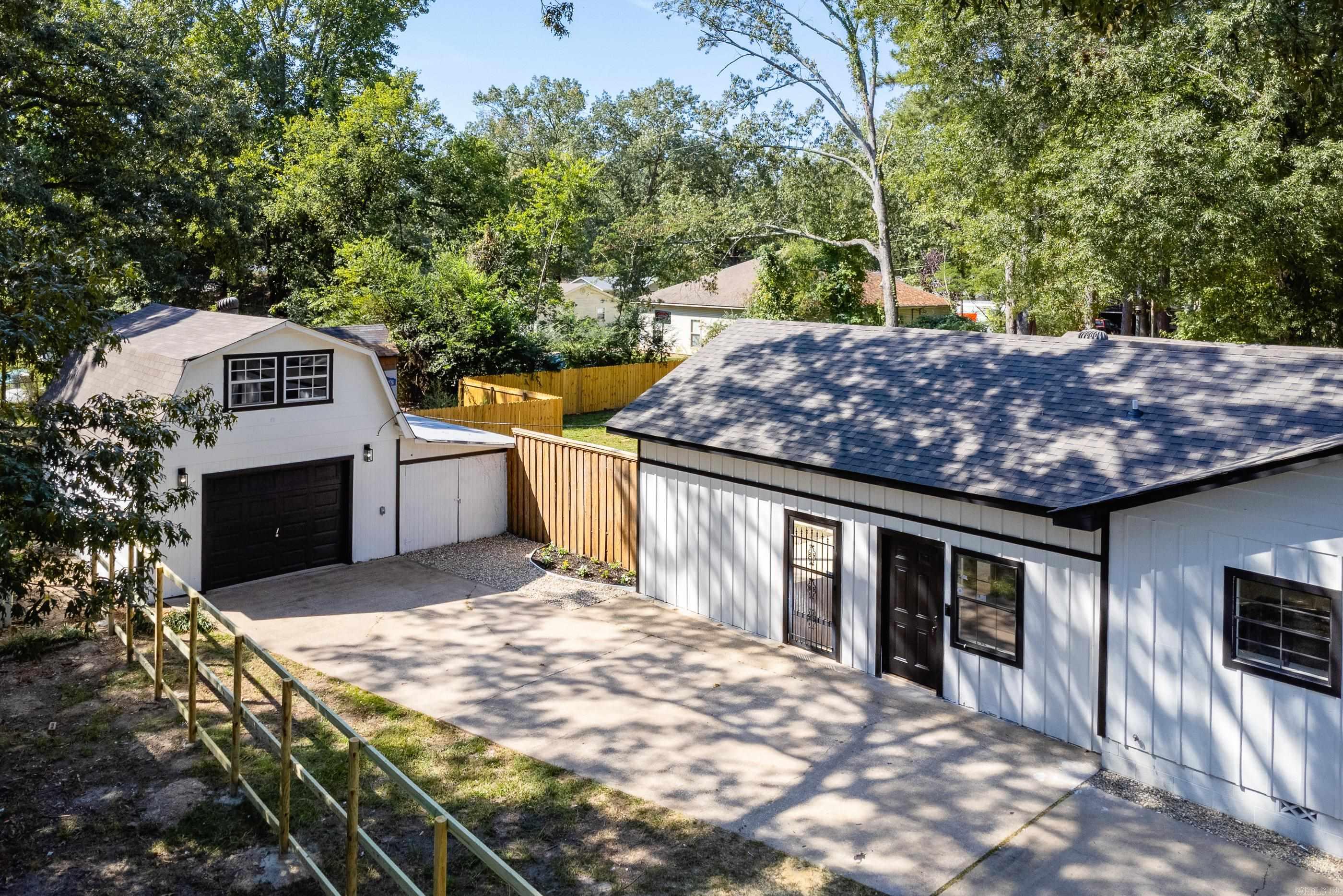 ORIGINAL TOWN-BRYANT - Residential