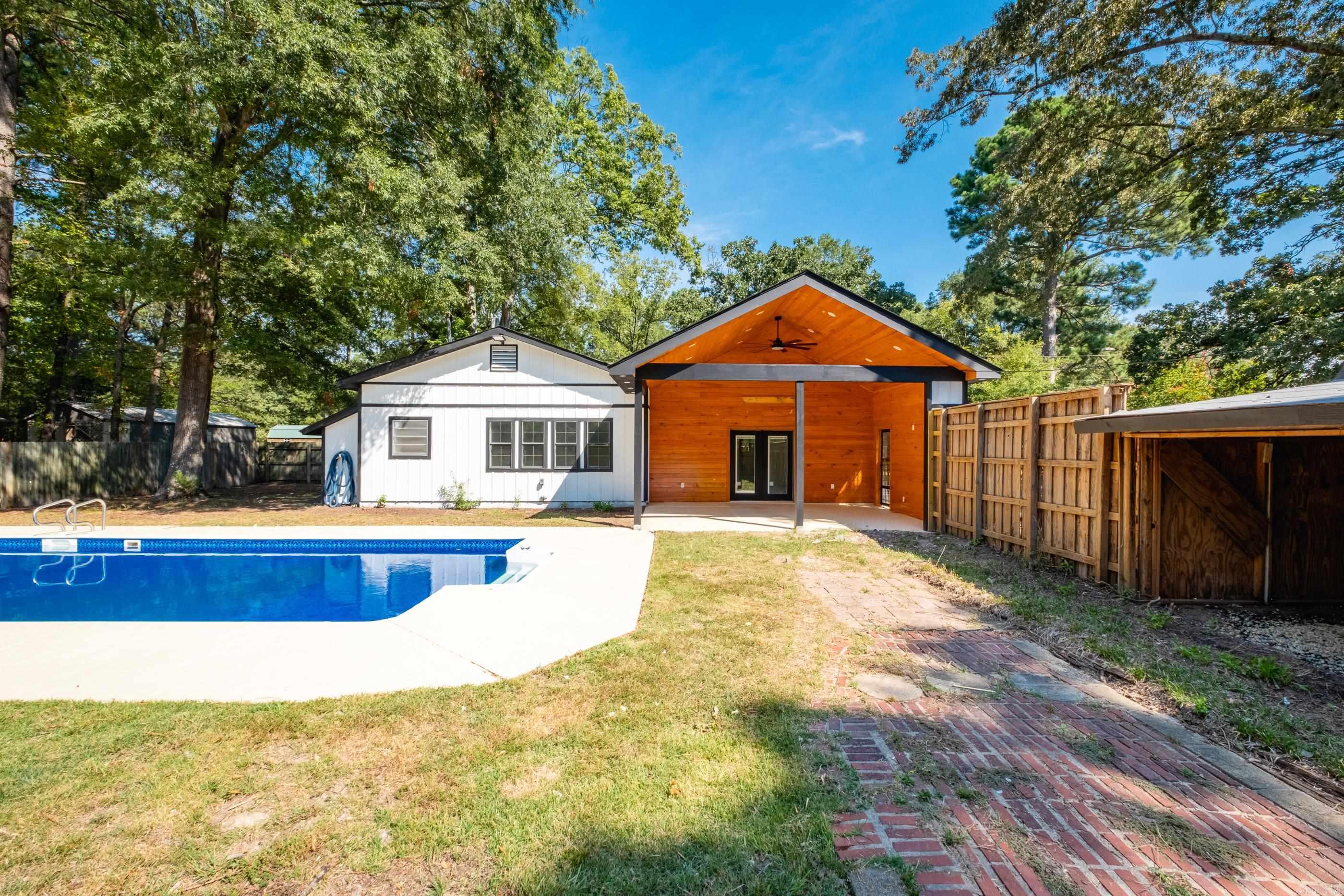 ORIGINAL TOWN-BRYANT - Residential