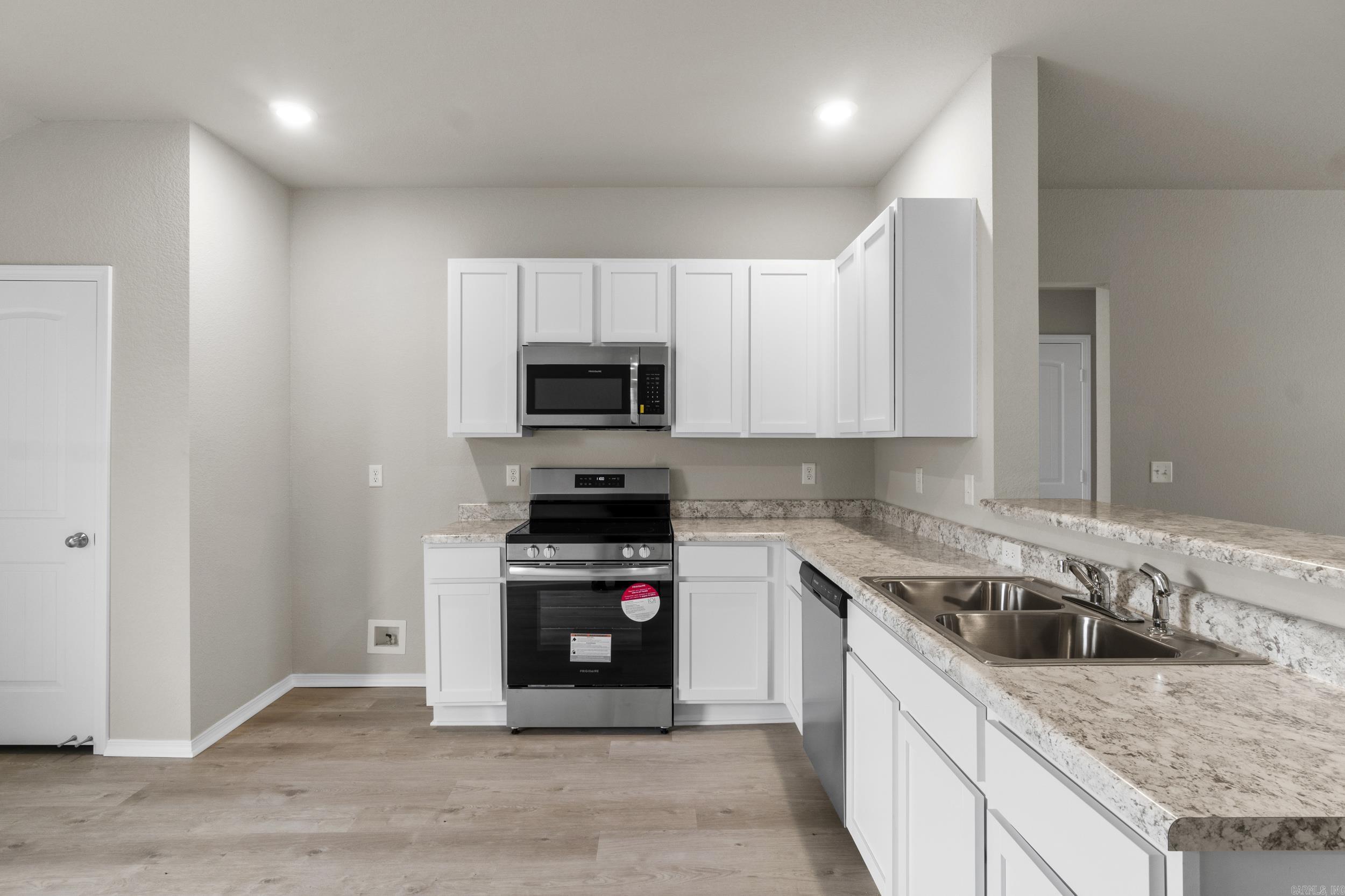 DEERFIELD ESTATES - Residential