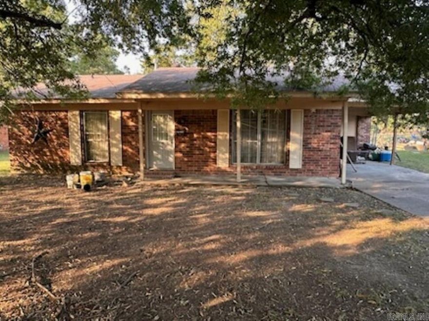 Excellent investment opportunity for a flip or rental. 3 bedroom, 1 bath, large fenced in backyard with storage shed. Located 2 blocks from Walnut Ridge Schools.