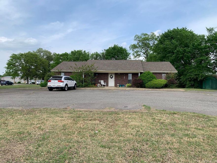 Former Red Cross building. Located across from Hickey Park. Would be suited for quiet commercial or residential. Close to Russellville Senior High School. Deep 1 acre lot. Two storage buildings.
