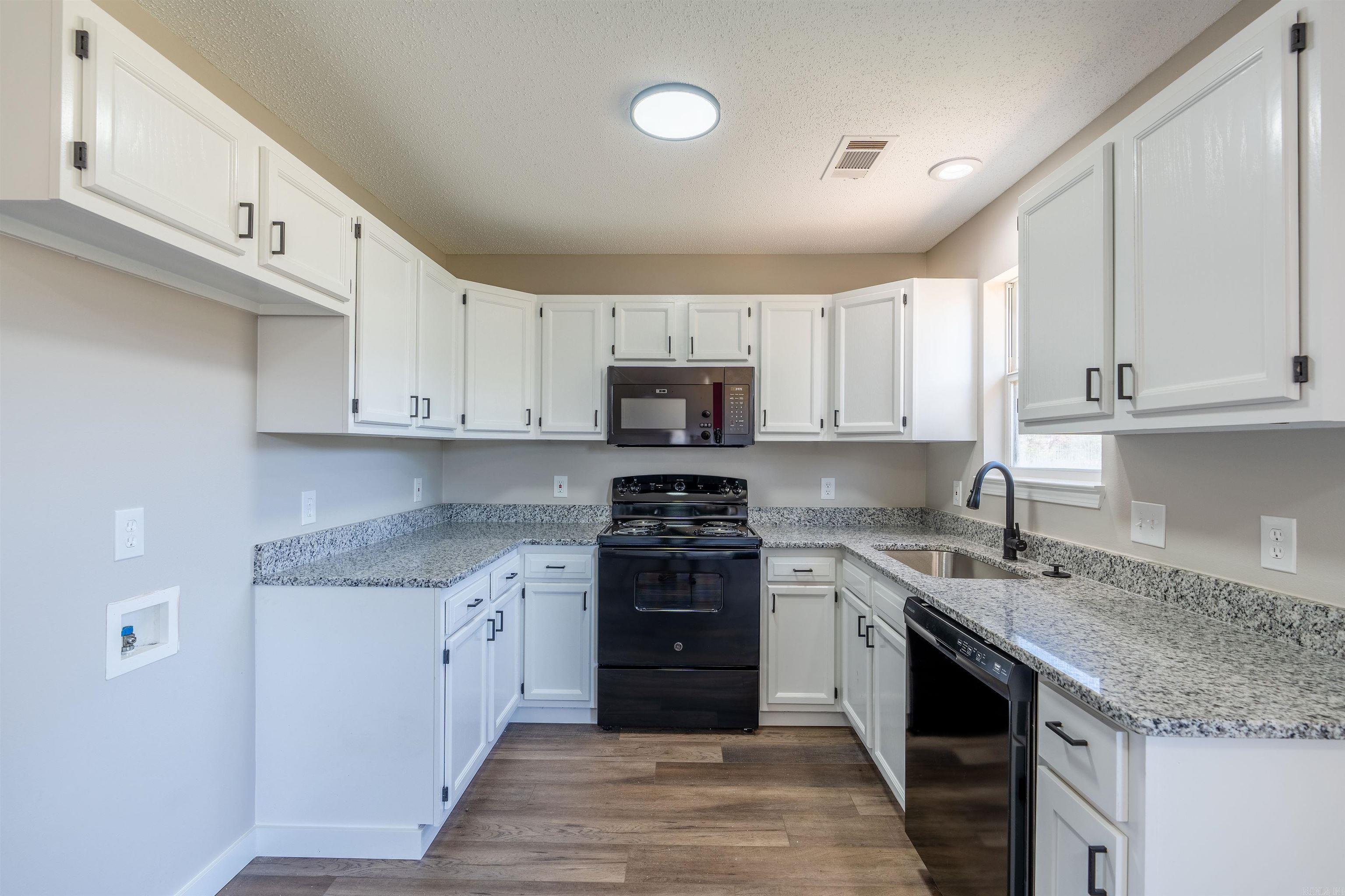 ARROWHEAD VILLAGE - Residential