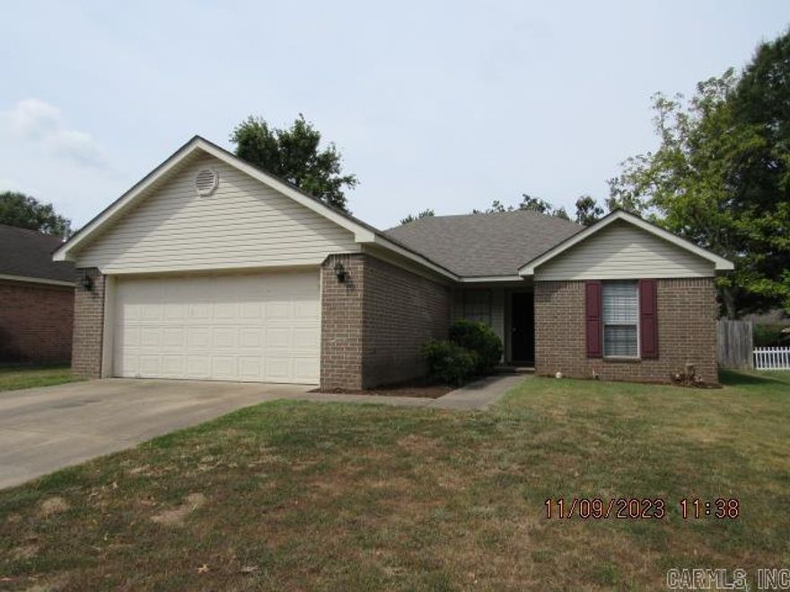 Well maintained 3-bedroom home, split bedroom plan, newer carpet & vinyl flooring, all kitchen appliances including refrigerator, updated interior with all new 2-inch blinds throughout, new light fixtures and hardware, washer & dryer hook-ups, fully fenced yard with large patio, 2 car garage. Sorry, no pets. ***PLEASE NOTE WE DO NOT ADVERTISE ON CRAIGSLIST OR FACEBOOK MARKETPLACE. ANY LISTING OF OURS SEEN IS A SCAM!!!***