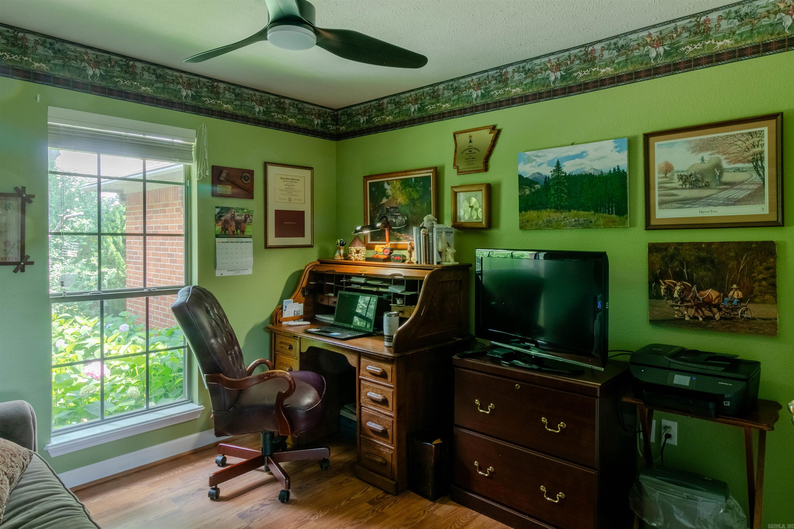 WINDCREST - Residential