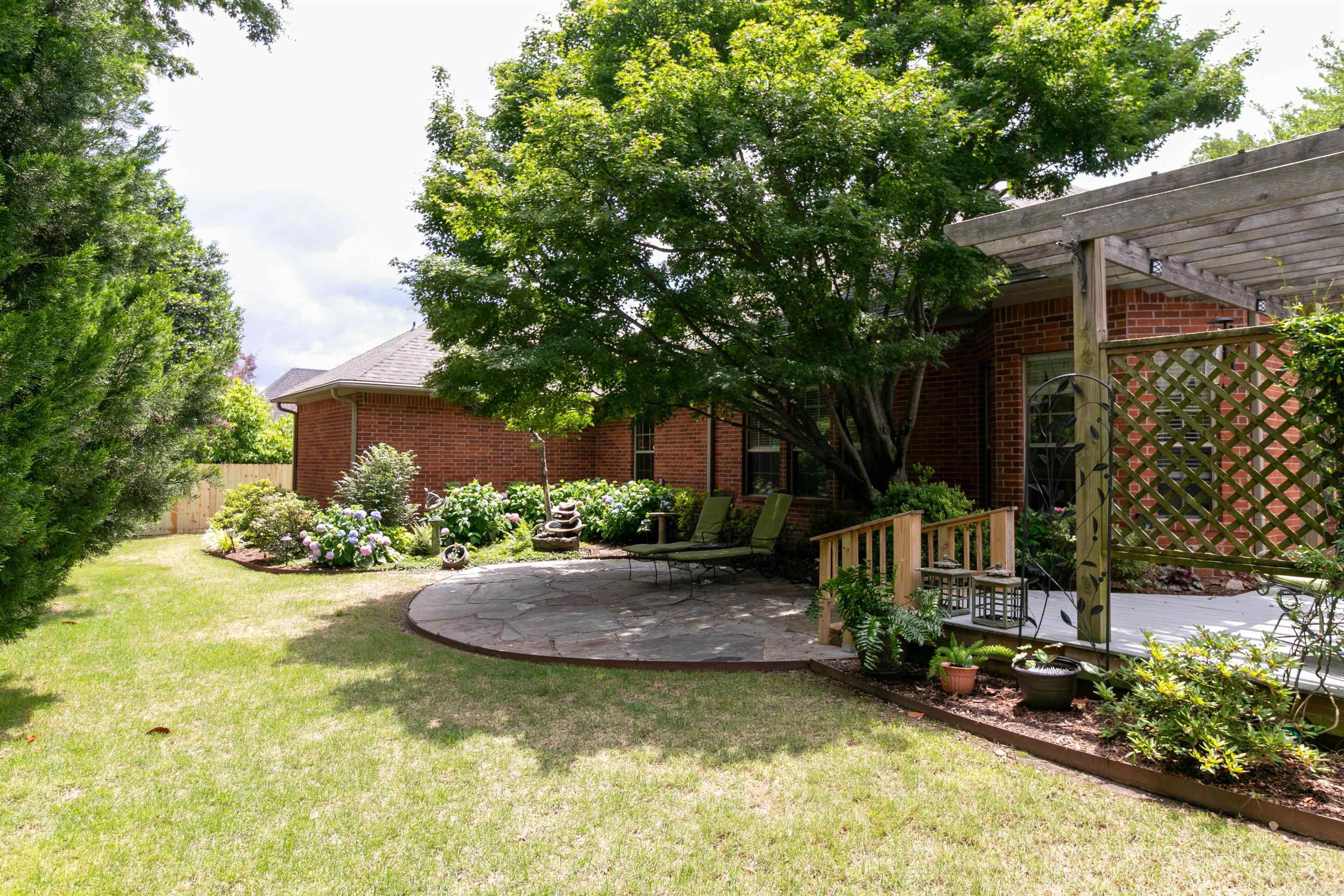 WINDCREST - Residential