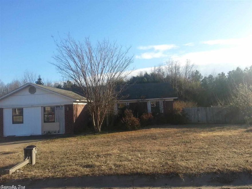 Great home for the money. Enclosed garage adds two extra bedrooms for a total of 5 bedrooms. Employees and family members residing with employees of JPMorgan Chase Bank, N.A, its affiliates or subsidiaries are strictly prohibited from directly or indirectly purchasing any property owned by JPMorgan Chase Bank, N.A