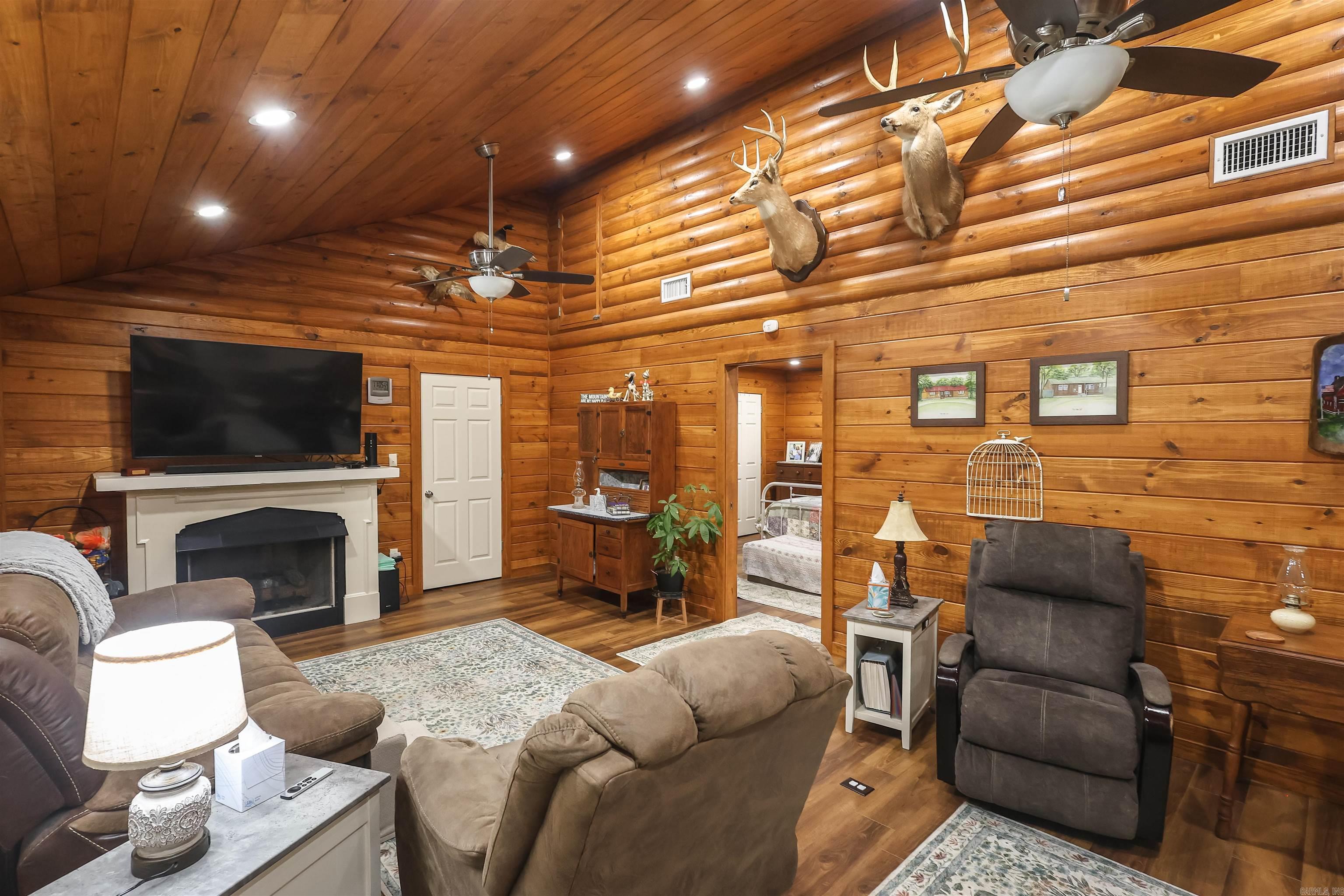 RIVERCHASE - Residential