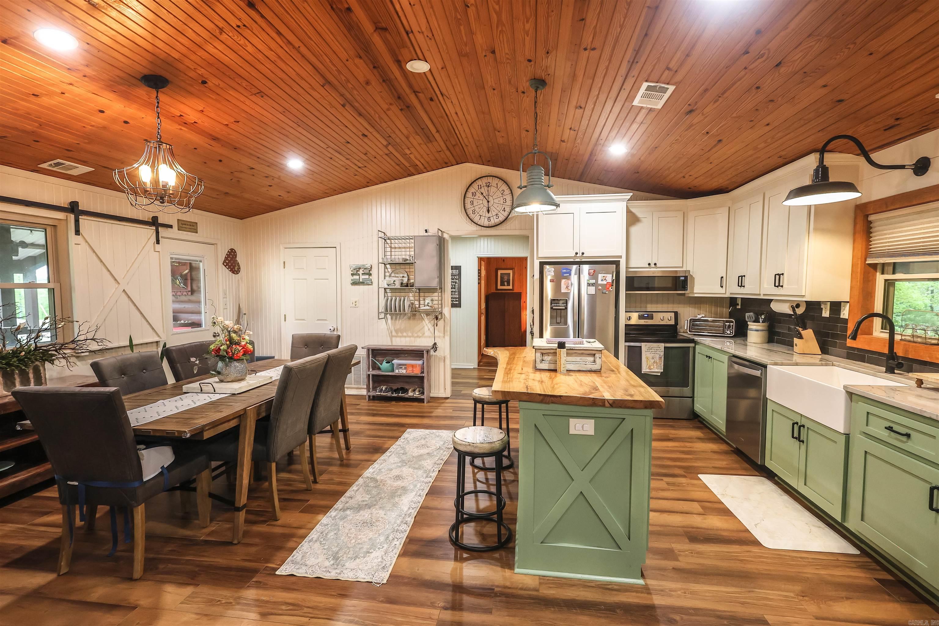 RIVERCHASE - Residential