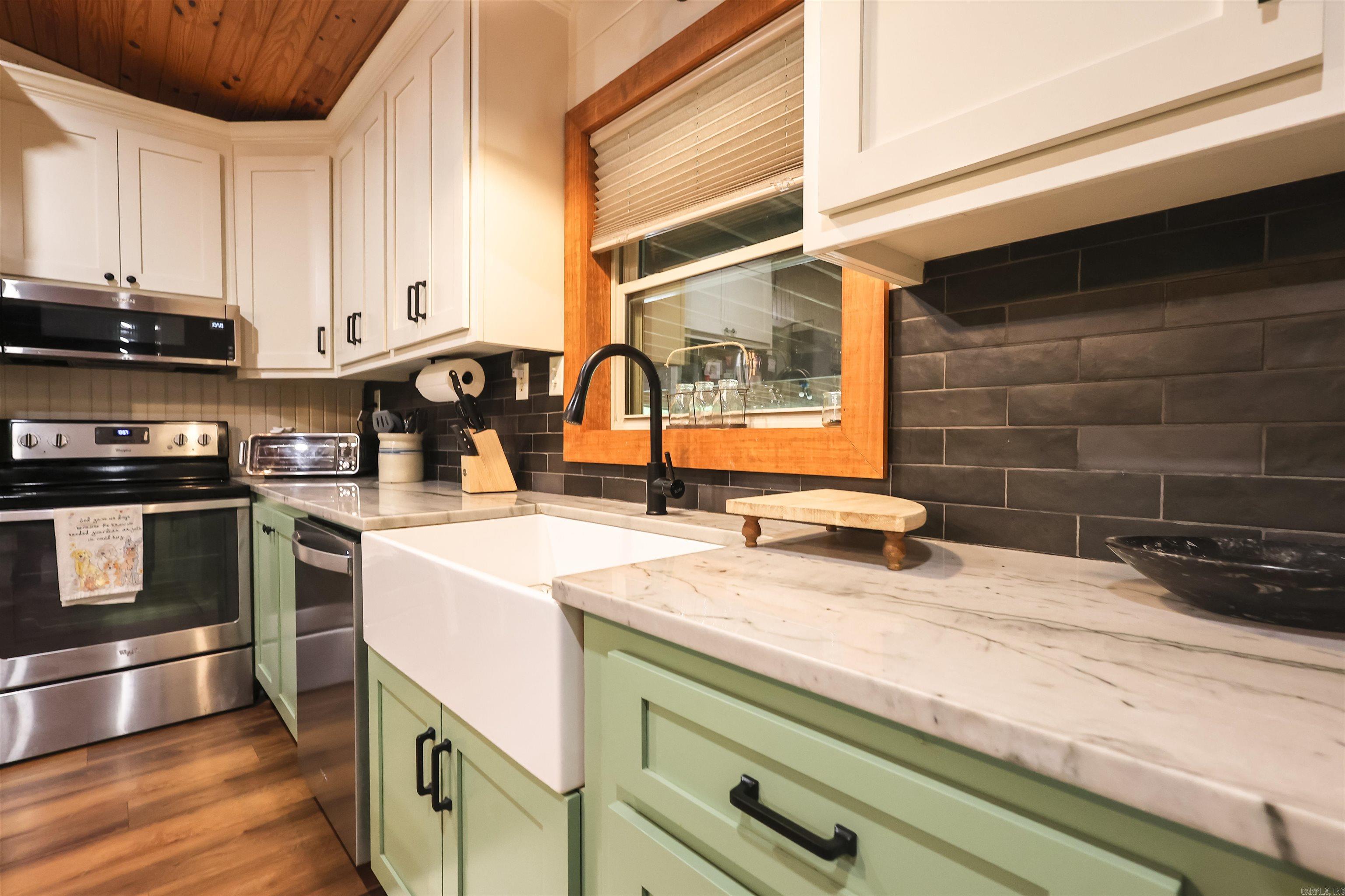 RIVERCHASE - Residential