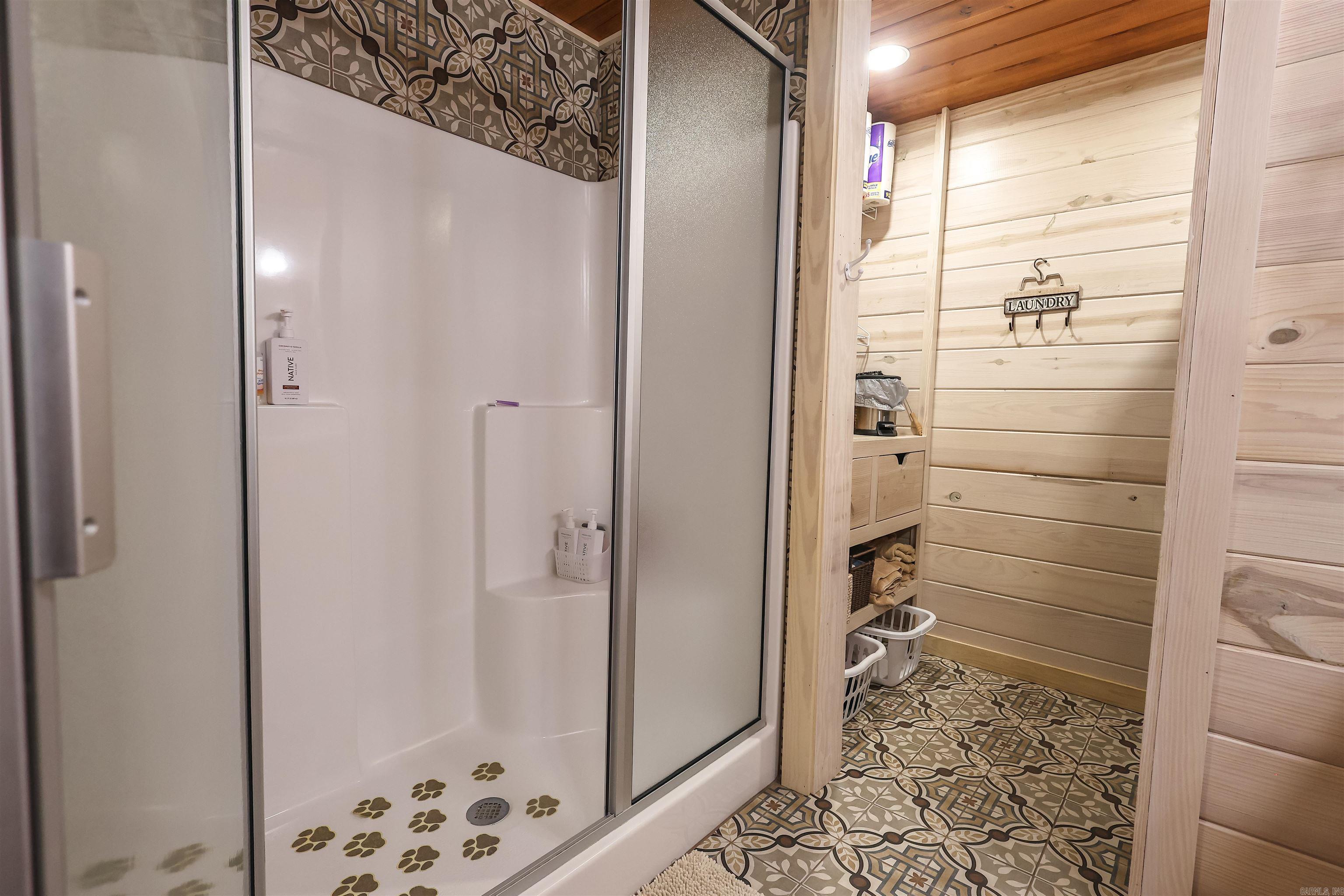 RIVERCHASE - Residential