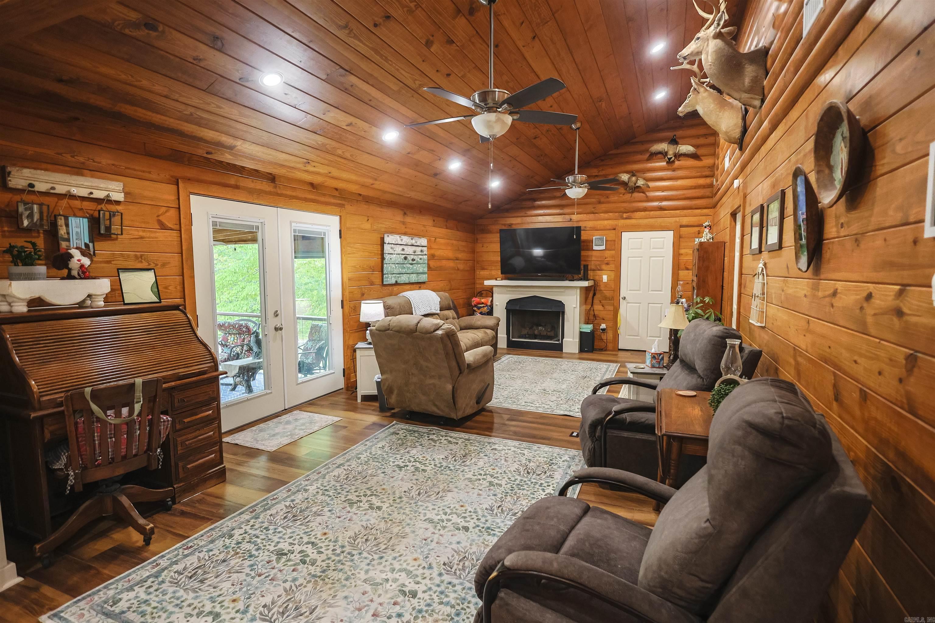 RIVERCHASE - Residential