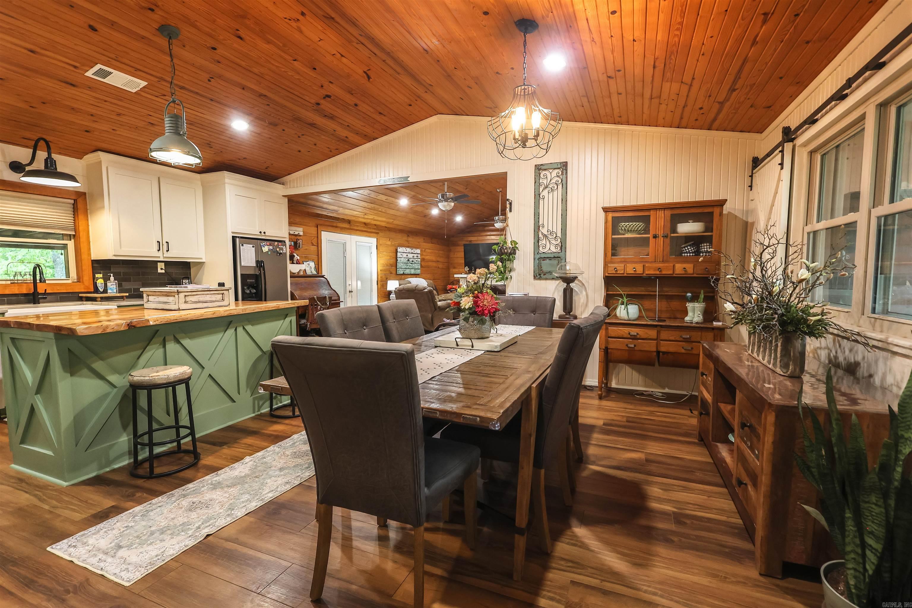 RIVERCHASE - Residential