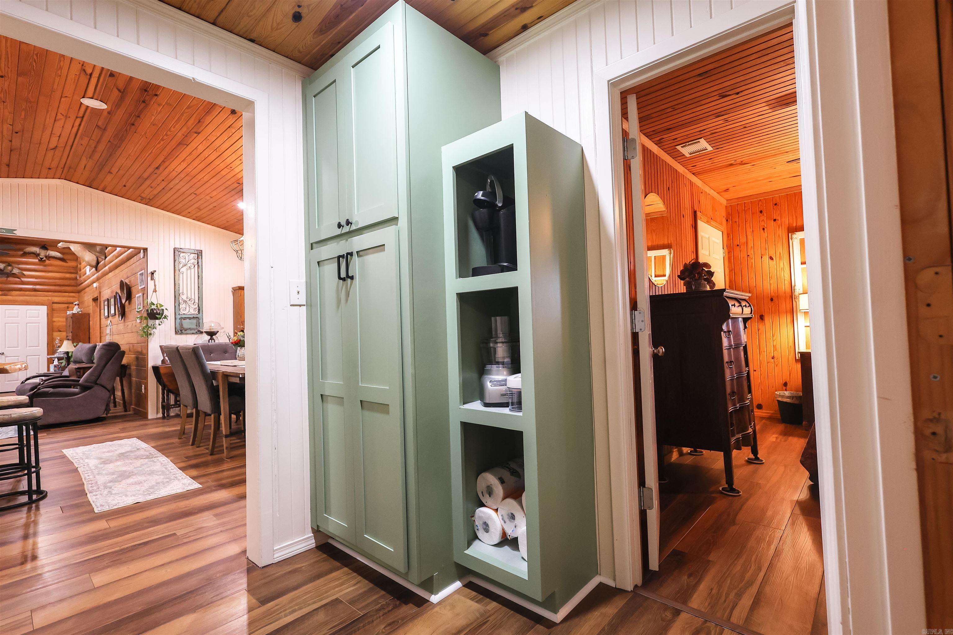 RIVERCHASE - Residential